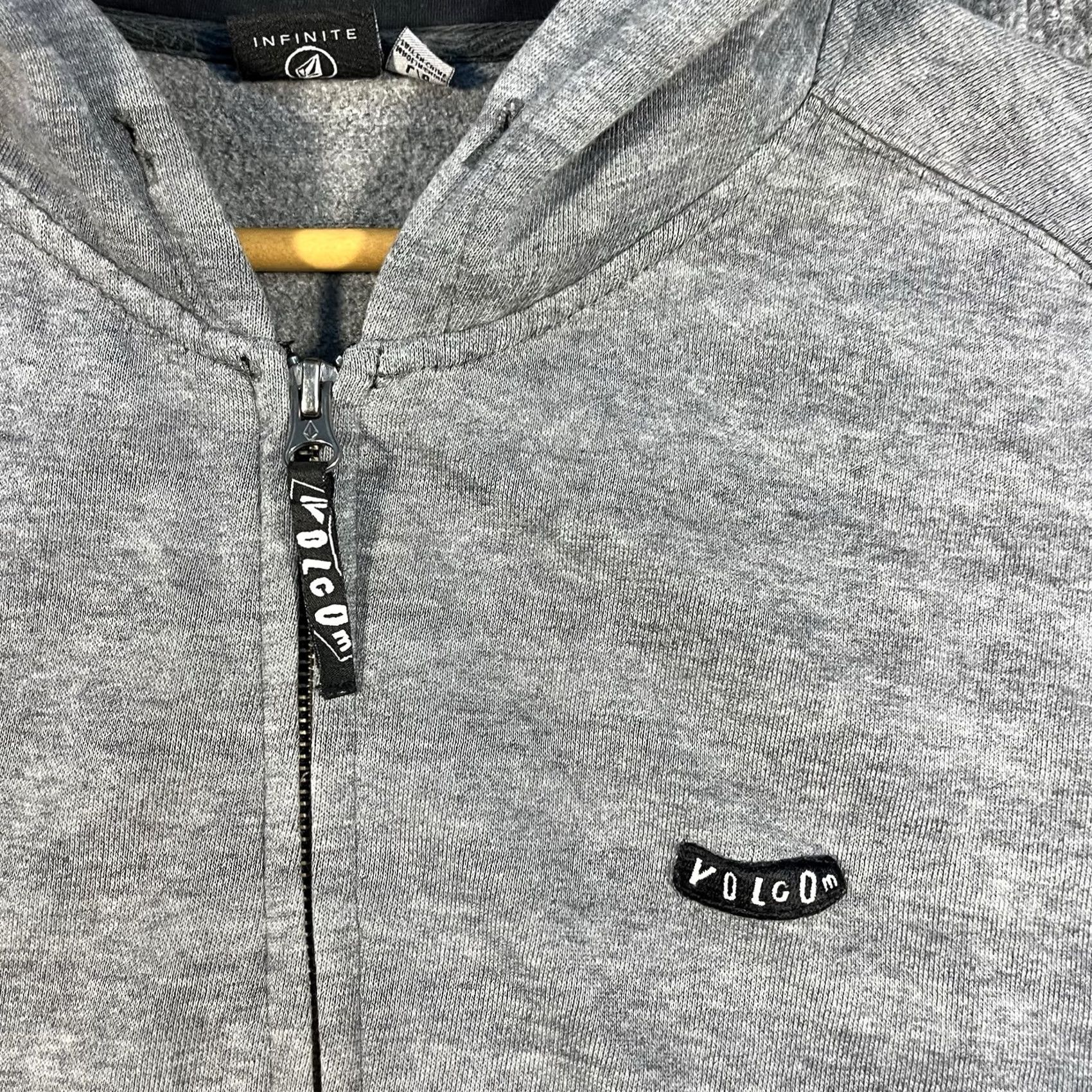 Volcom VINTAGE Volcom Hoodie Large Gray Striped Y2K Skater Surf Grunge Full Zip Mens Size US L / EU 52-54 / 3 - 2 Thumbnail