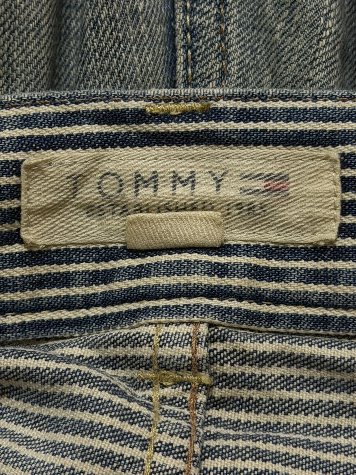 Tommy Hilfiger Vintage 90s Tommy Hilfiger Faded Wash Buckle Wide Leg Baggy Size US 32 / EU 48 - 6 Thumbnail
