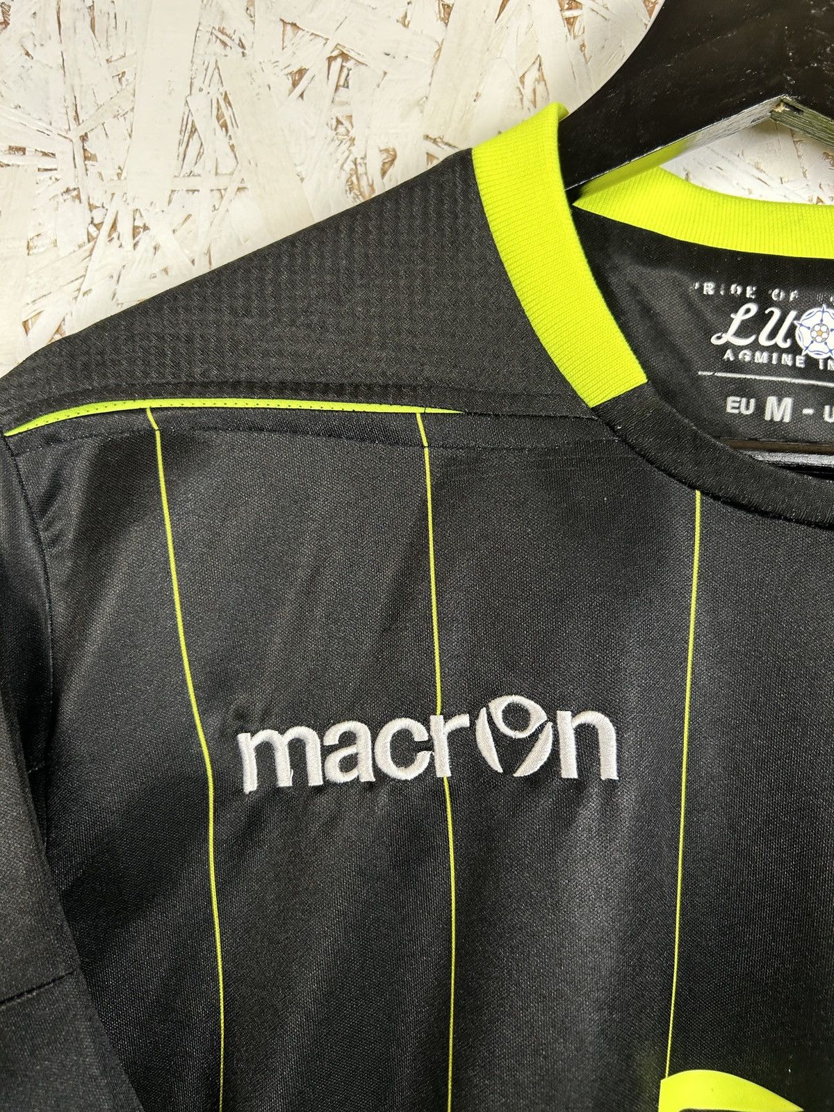 Macron Macron Leeds United FC 2011/12 Away Kit Soccer Jersey M Size US M / EU 48-50 / 2 - 4 Thumbnail