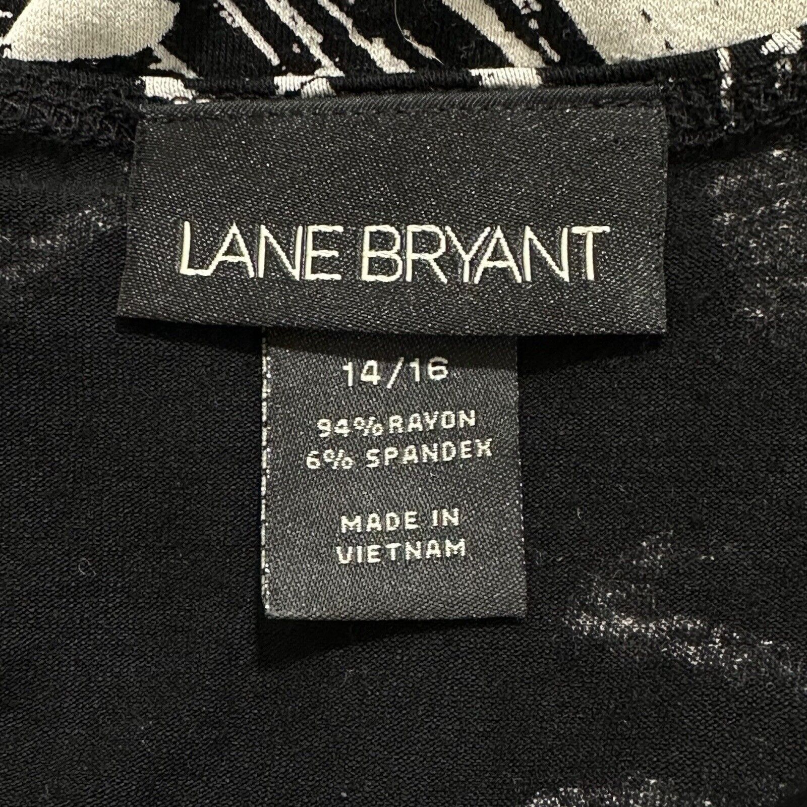 Other Lane Bryant 14/16 Black Ivory Floral Faux Wrap Blouse V-Neck Size XXL / US 16-18 / IT 52-54 - 3 Thumbnail