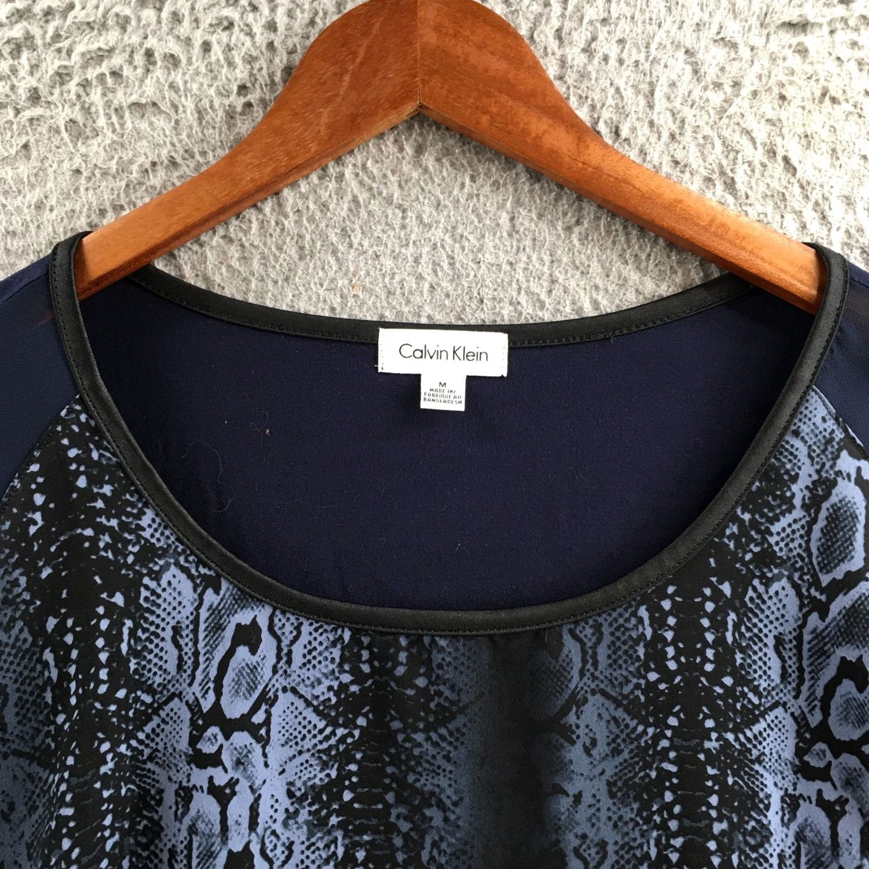 Calvin Klein Calvin Klein Blouse Womens Medium Navy Blue Scoop Neck Long Sleeve Snakeskin Top Size M / US 6-8 / IT 42-44 - 3 Thumbnail