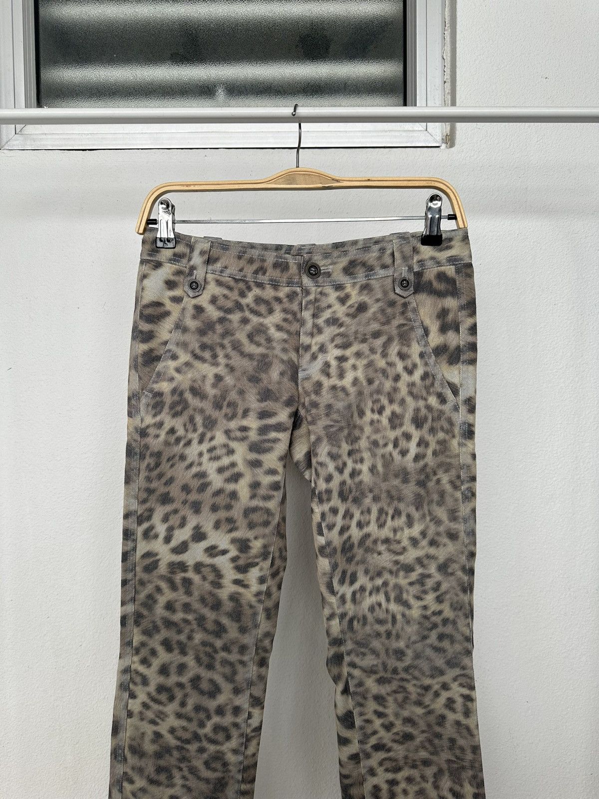 5351 POUR LES HOMMES 00's Abahouse Devinette leopard overprinted pant Size US 29 - 14 Thumbnail