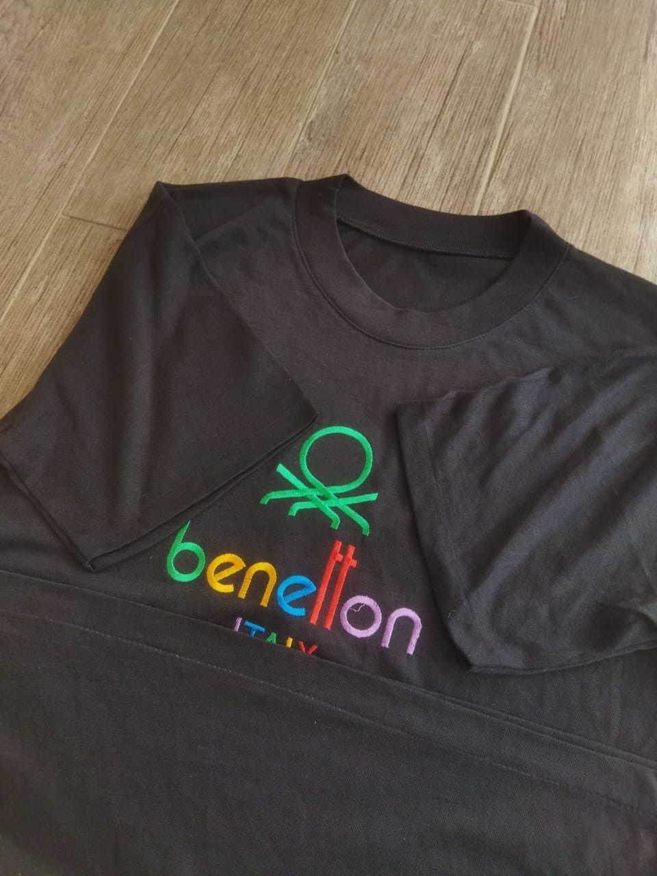 Vintage Vintage 90s Vintage Benetton t shirt spell out Embroidery Size US M / EU 48-50 / 2 - 2 Thumbnail
