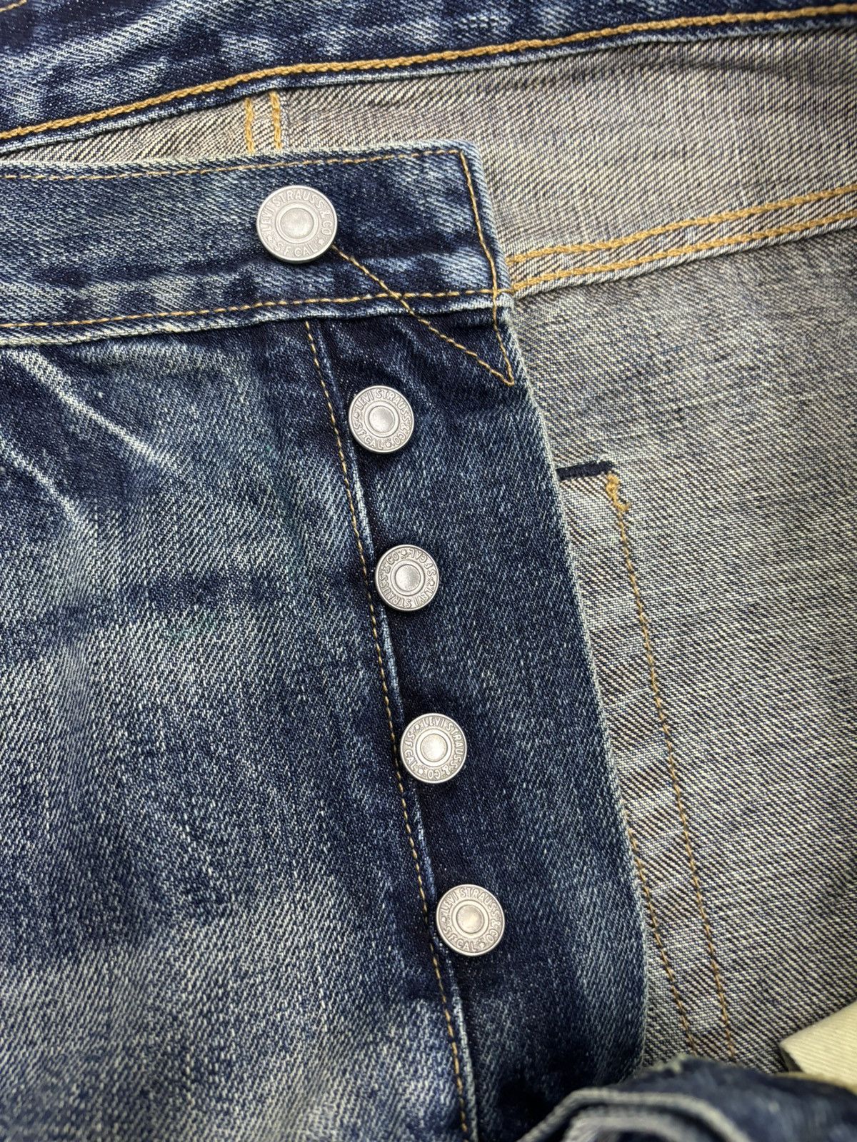 Levi's VTG LEVIS 501 BIG E DISTRESSED DENIM JEANS Size US 35 - 9 Thumbnail