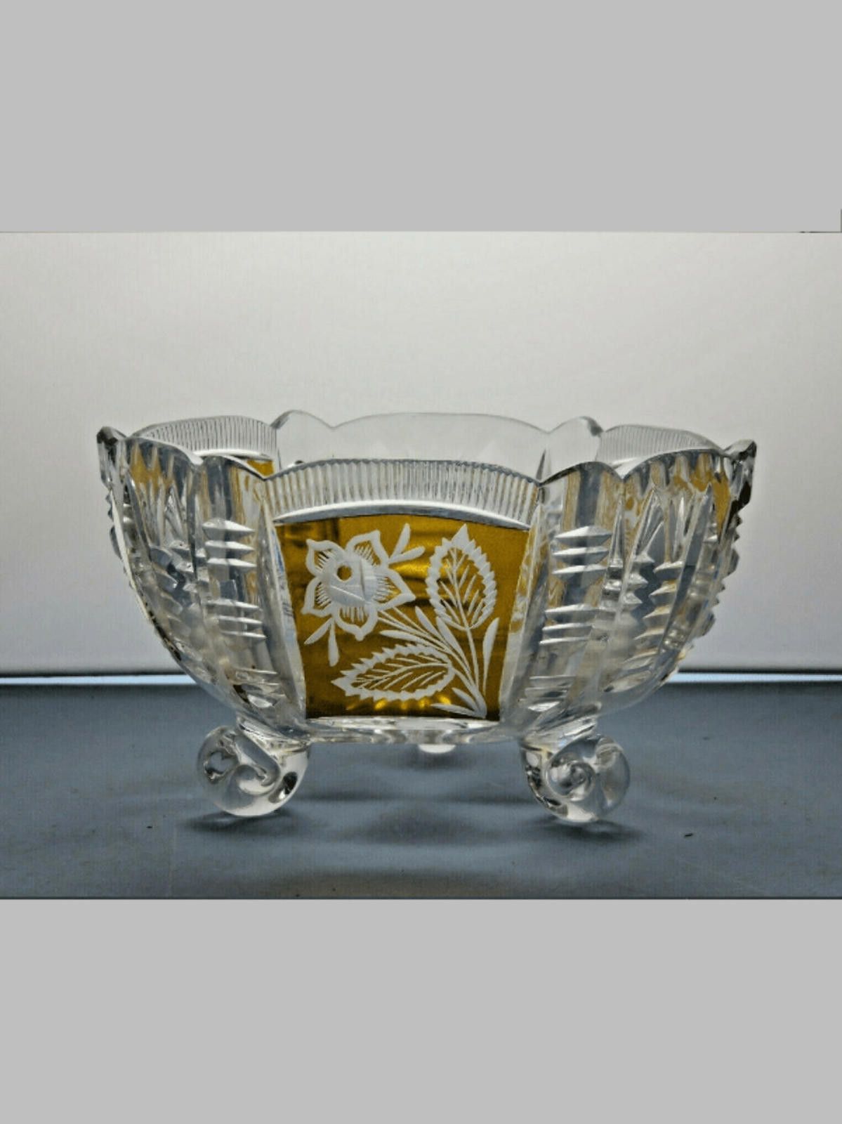 The Unbranded Brand Beautiful Design Cut Glass Amber And Clear Serving Bowl Size ONE SIZE - 1 Thumbnail