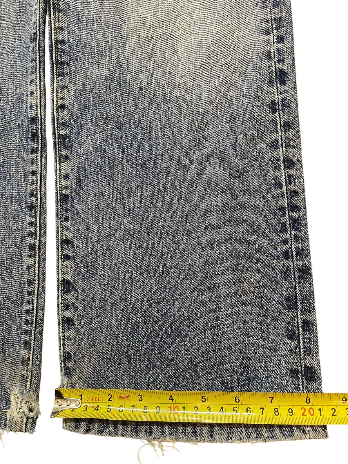 Uniqlo Vintage Japanese Uniqlo Blue Faded Wash Distress Loose Jeans Size US 33 - 16 Thumbnail