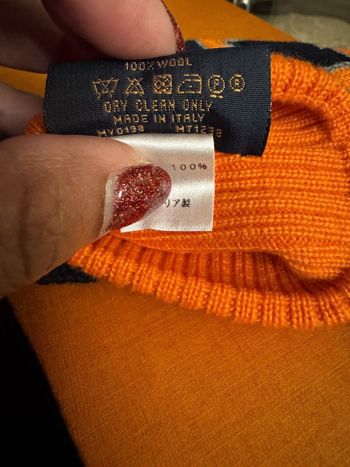 Louis Vuitton Louis Vuitton Gon Louis Marine Large Navy & Orange Gloves Size ONE SIZE - 7 Thumbnail