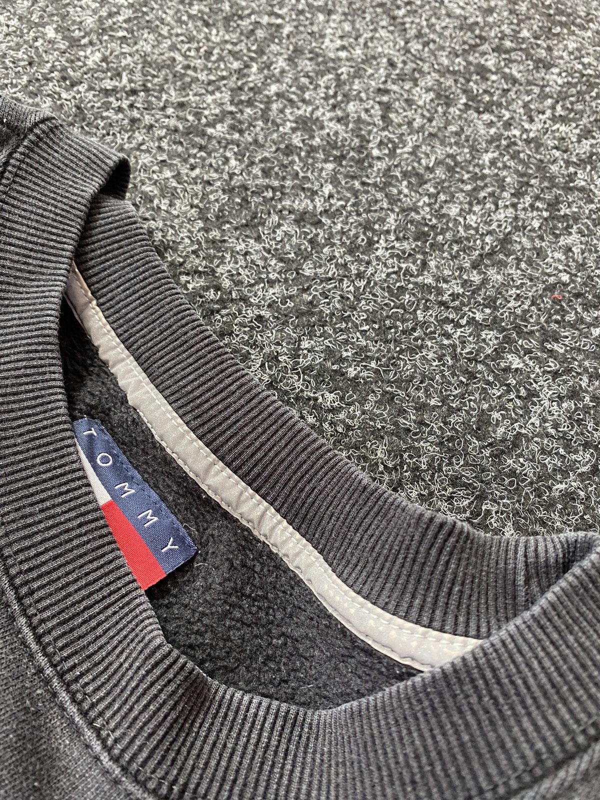 Tommy Hilfiger × Vintage WASHED BLACK TOMMY HILFIGER BOXY LOGO SWEATSHIRT MENS Y2k Size US M / EU 48-50 / 2 - 4 Thumbnail