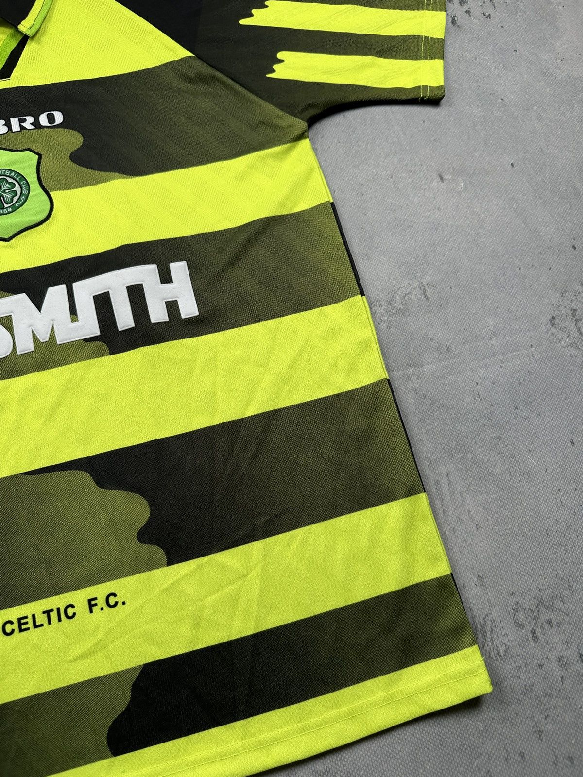Umbro Vintage Celtic FC 1996-97 Away Jersey Umbro Super Rare 90s Size US L / EU 52-54 / 3 - 14 Thumbnail