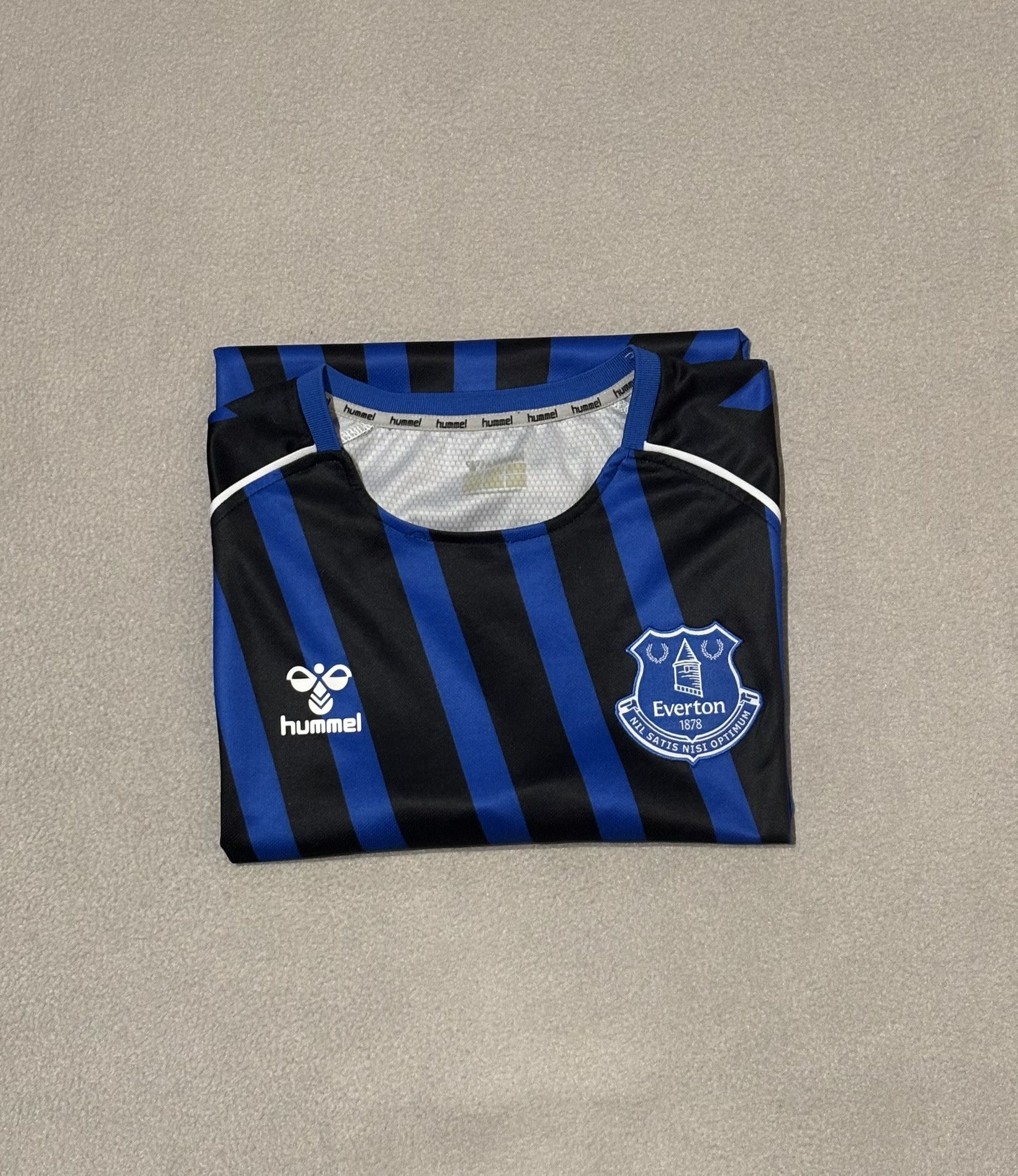 Hummel Everton FC 2021/2022 Hummel Training Jersey Size XL Size US XL / EU 56 / 4 - 15 Thumbnail