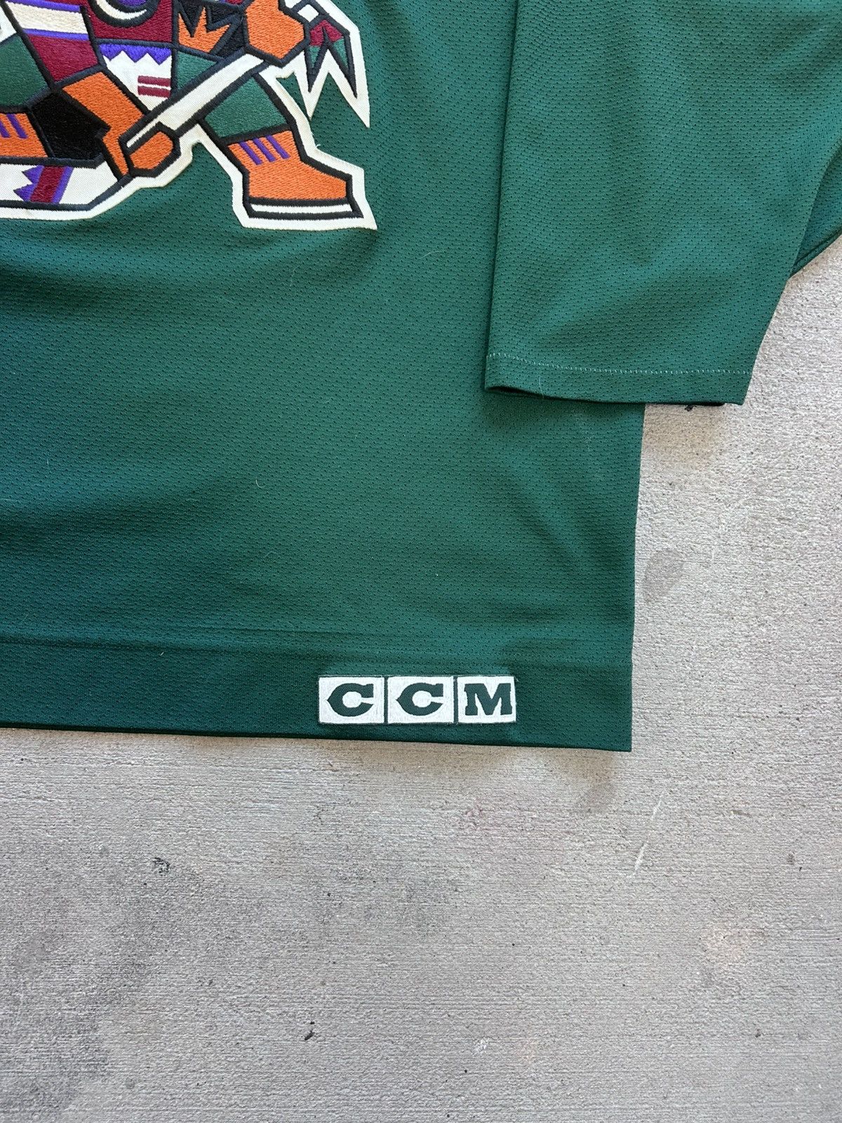 NHL Arizona Coyotes Vintage CCM Kachina Green Hockey Jersey Size US M / EU 48-50 / 2 - 3 Thumbnail
