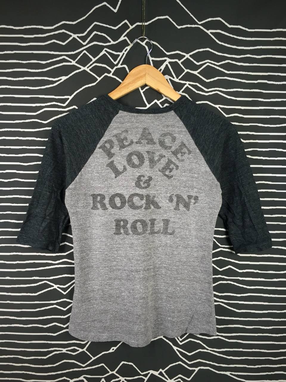 Cartoon Network Peanuts Woodstock Peace Love & Rock N Roll Raglan Tee Size S / US 4 / IT 40 - 4 Thumbnail