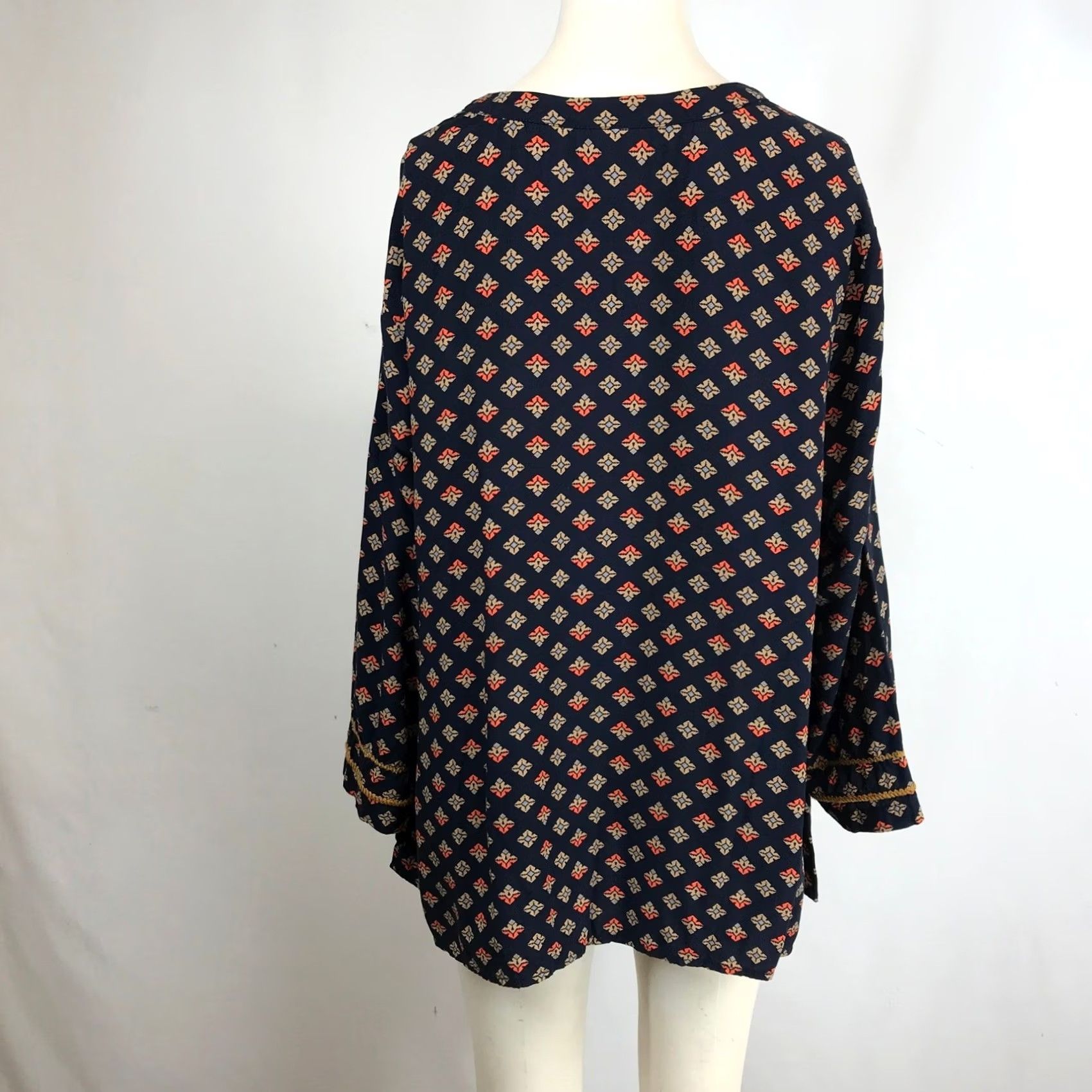Vintage VINTAGE? No — J Jill Navy Blue Geometric Print Tunic Blouse Women Size L Long Sleeve V Neck Size L / US 10 / IT 46 - 5 Thumbnail