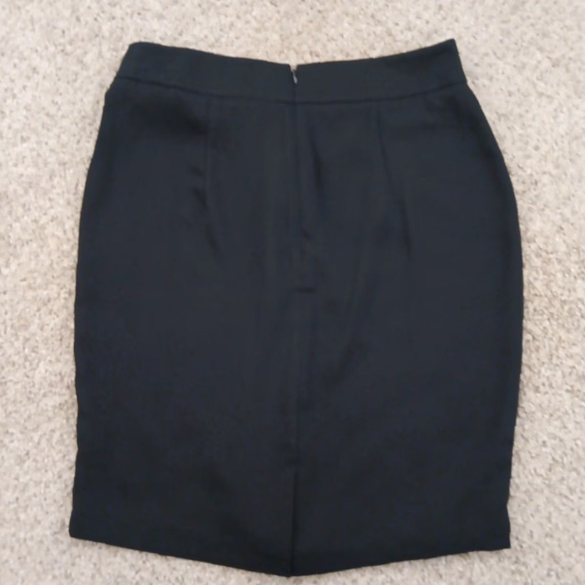 Vintage ELLE Skirt Knee Length Pencil Black Size 8 Ruffle Slit Polyester Women Regular Vintage No Size 30" / US 8 / IT 44 - 6 Thumbnail