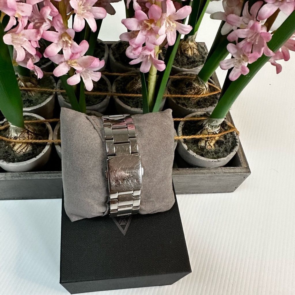 Guess Guess stainless steel watch with minor scratches Size ONE SIZE - 7 Thumbnail