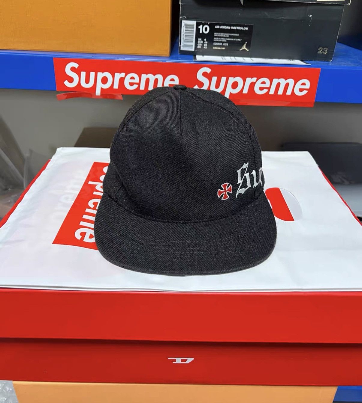 Supreme Supreme Embroidered Logo Cap J42 Size ONE SIZE - 1 Thumbnail