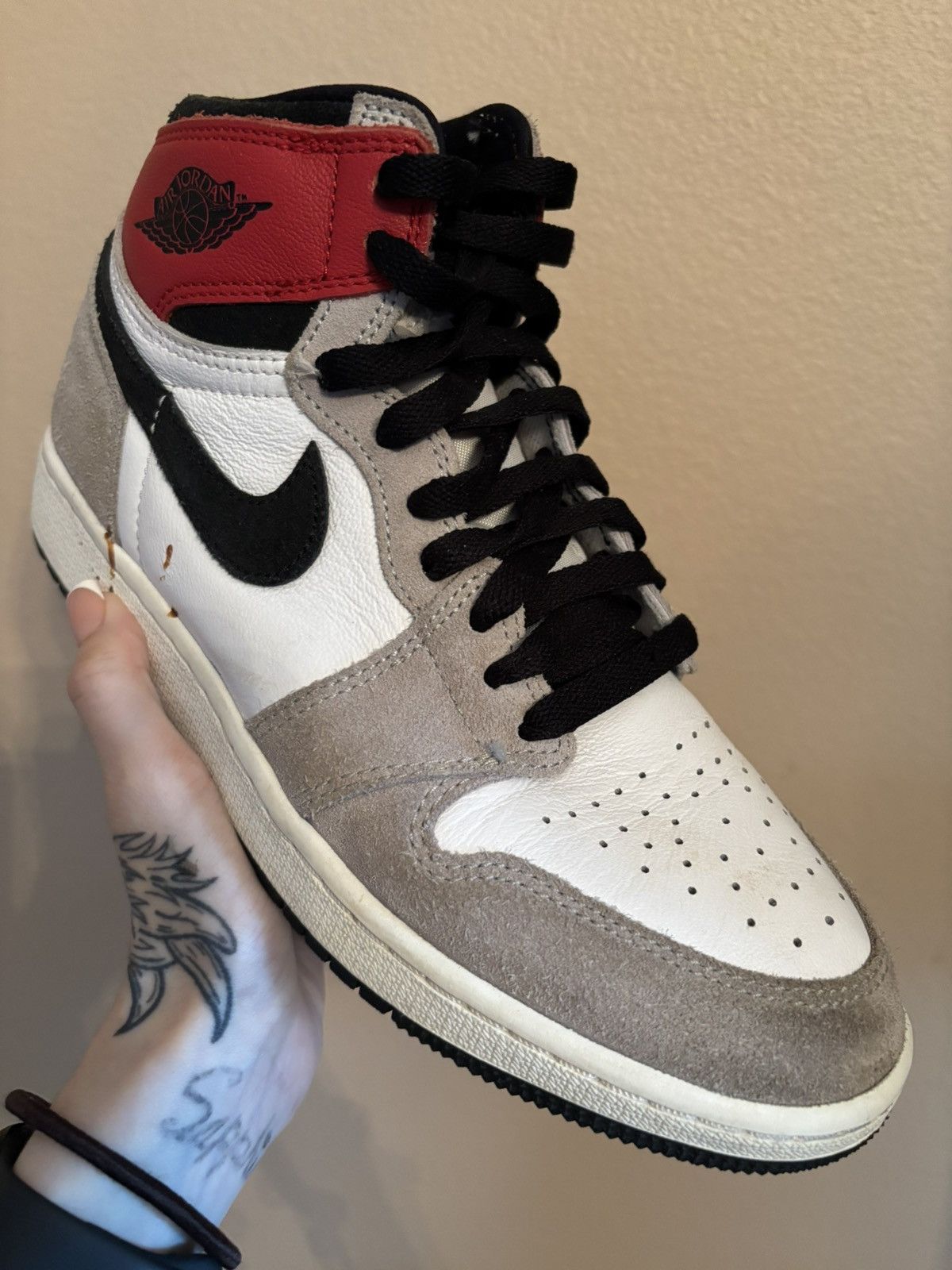 Jordan Brand Air Jordan 1 Retro High OG GS ‘Smoke Grey' Size US 5.5 / EU 38 - 2 Thumbnail