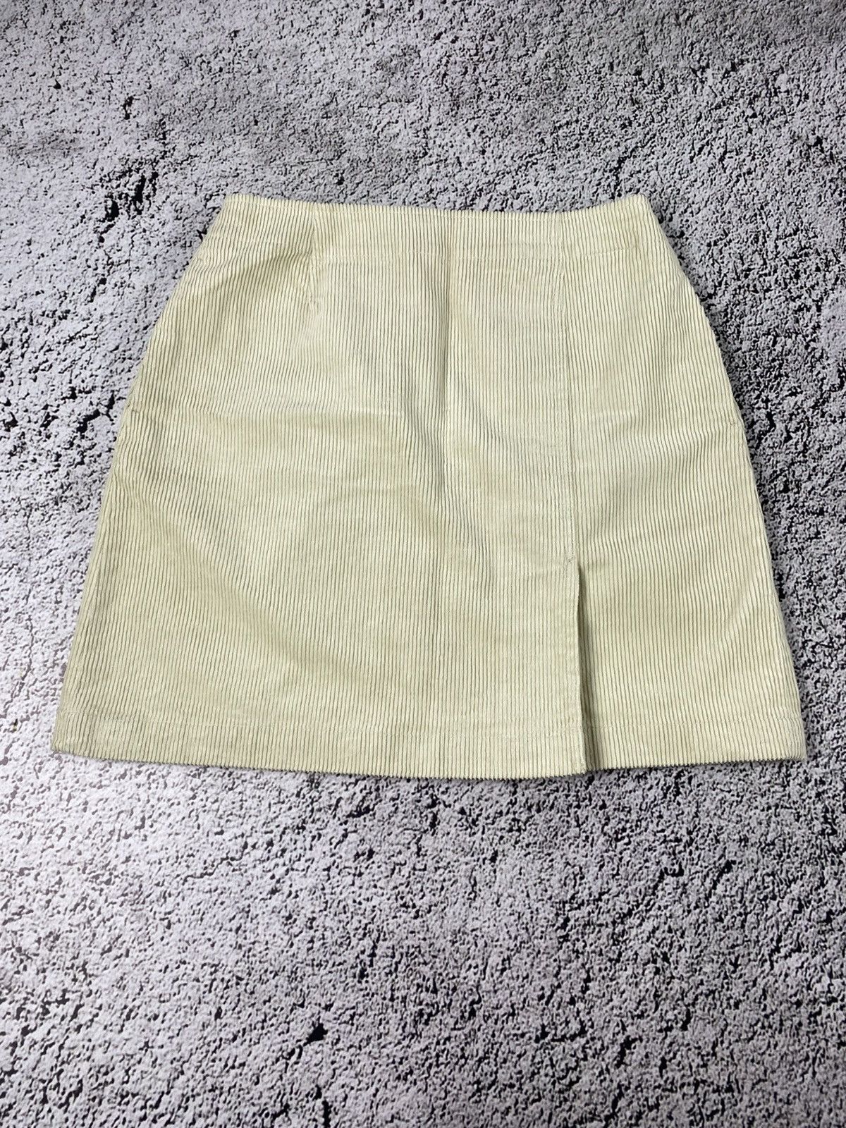 Uniqlo Vintage Y2K corduroy Uniqlo mini skirt 00s oldmoney style Size 26" / US 2 / IT 38 - 3 Thumbnail
