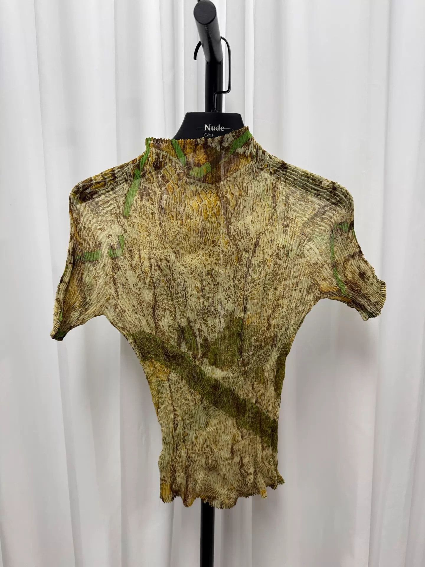 Issey Miyake Issey Miyake Fête Pleated Short Sleeve Top Rare Pattern Size M / US 6-8 / IT 42-44 - 1 Thumbnail