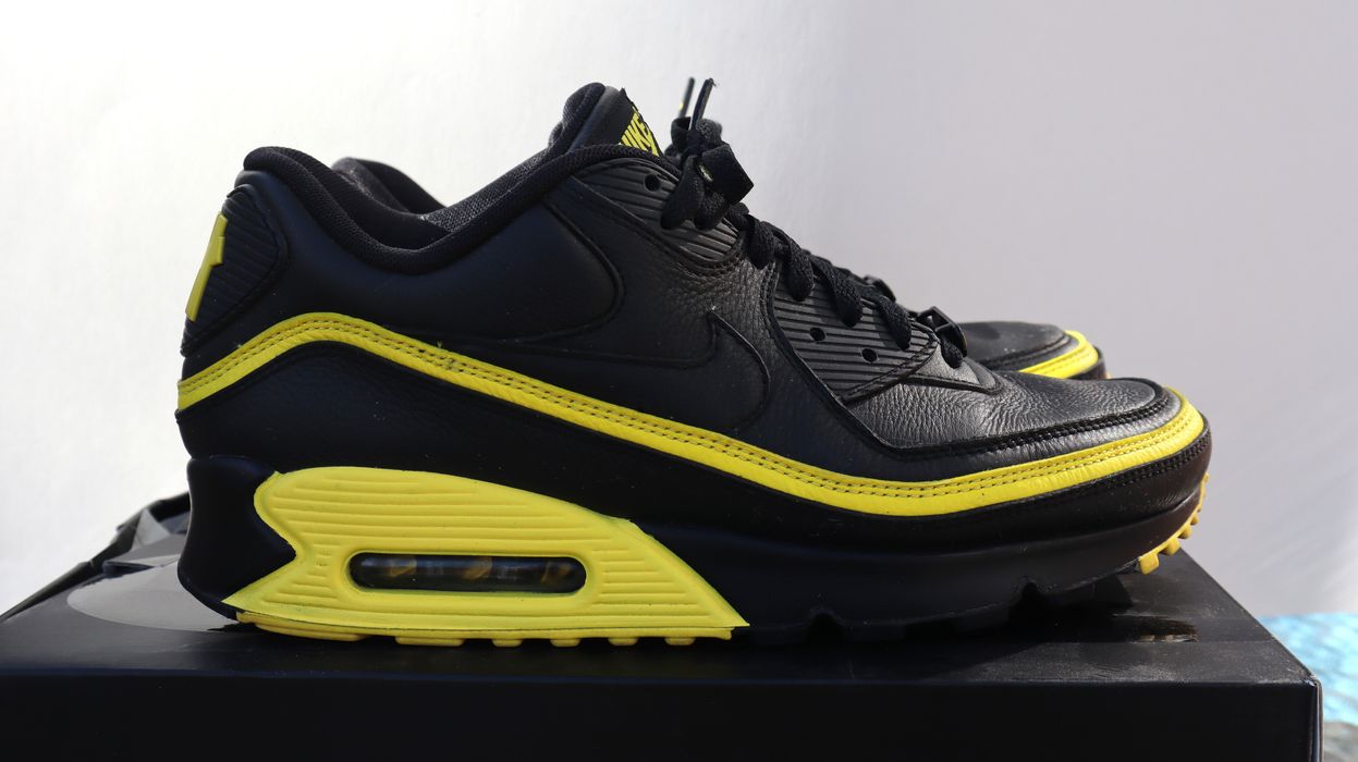 nike air max 90 black and yellow