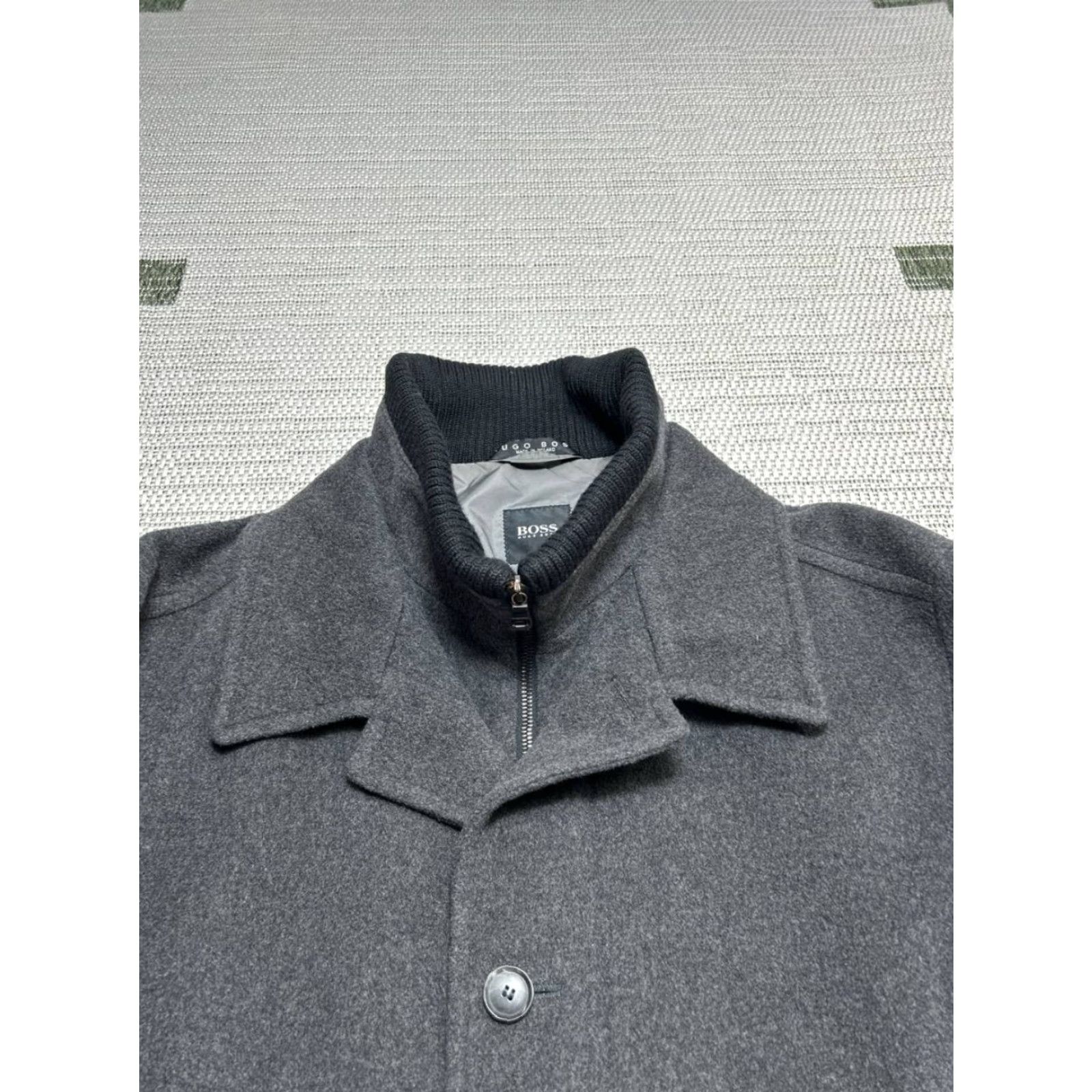 Hugo Boss VINTAGE Hugo Boss Overcoat Mens 44 Black Virgin Wool Heavy Size US S / EU 44-46 / 1 - 3 Thumbnail