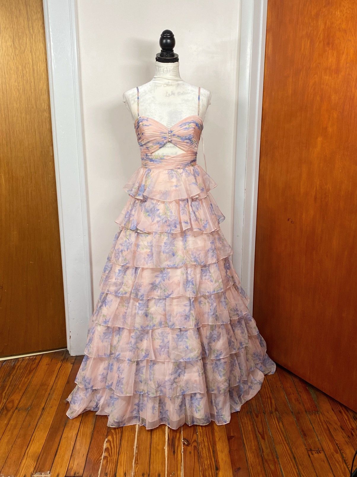 Mac Duggal Mac Duggal Floral Cut Out Ruffle Layered Gown size 4 Size S / US 4 / IT 40 - 1 Thumbnail