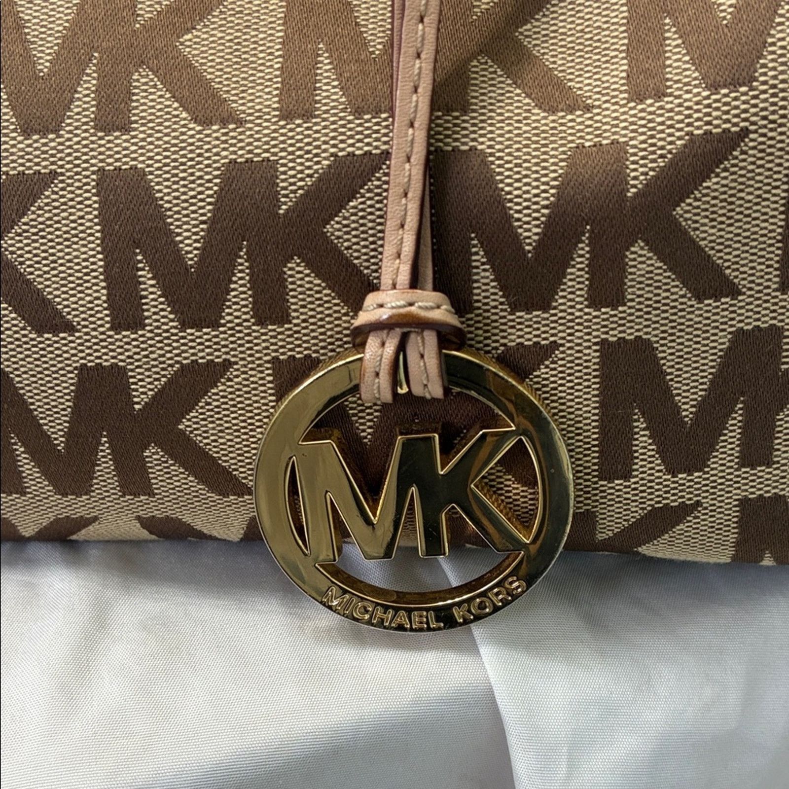 Michael Kors Michael Kors Grayson Monogram Handbag Size ONE SIZE - 3 Thumbnail