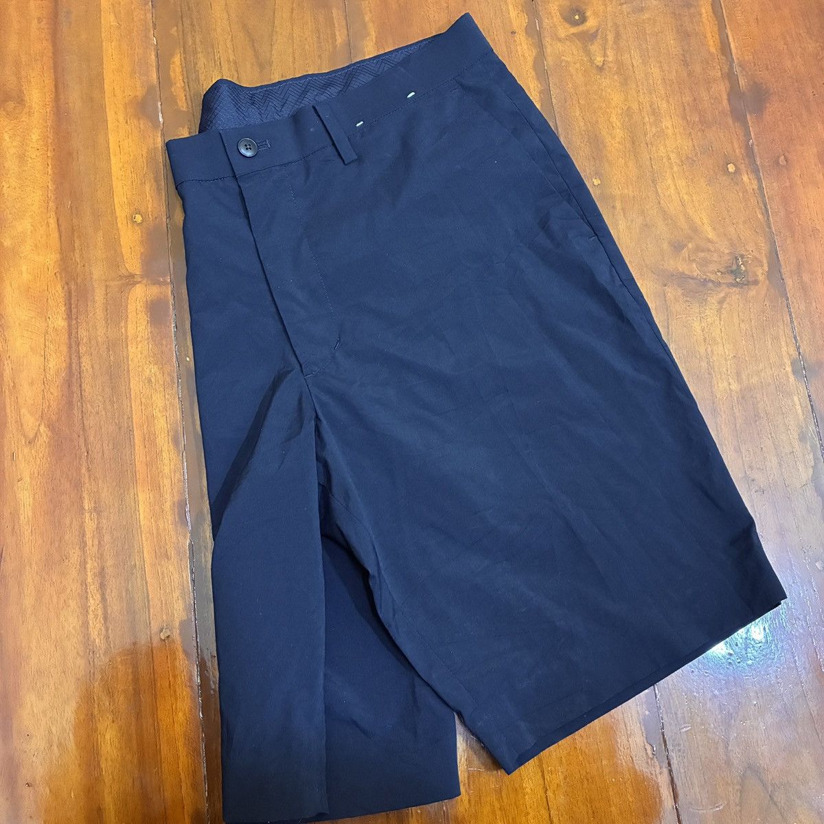 Uniqlo Uniqlo Short Pants Size US 32 / EU 48 - 5 Thumbnail
