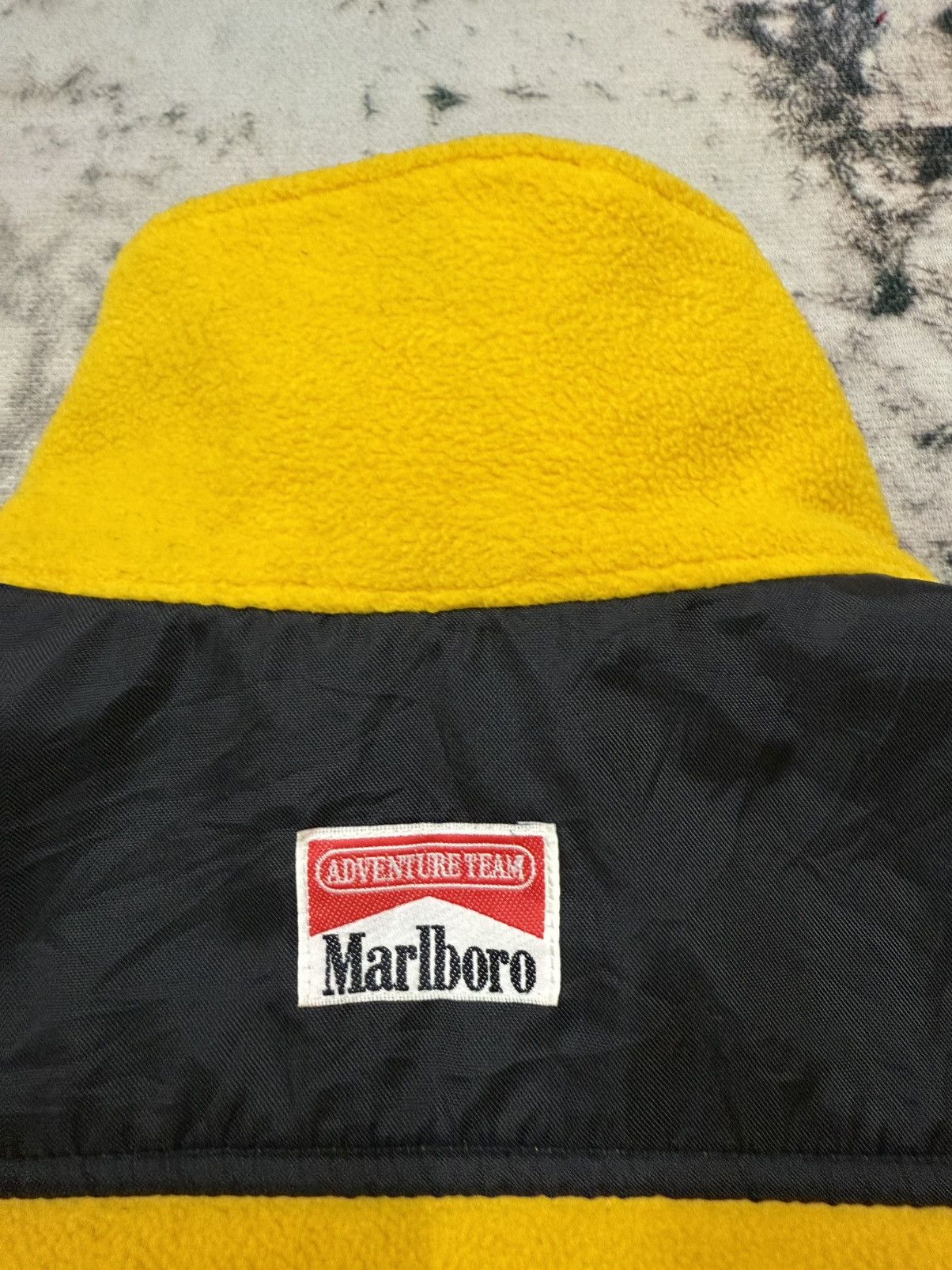 Marlboro × Sports Specialties × Vintage Vintage Marlboro Fleece Zip Up Sweater Jacket Size US L / EU 52-54 / 3 - 10 Thumbnail