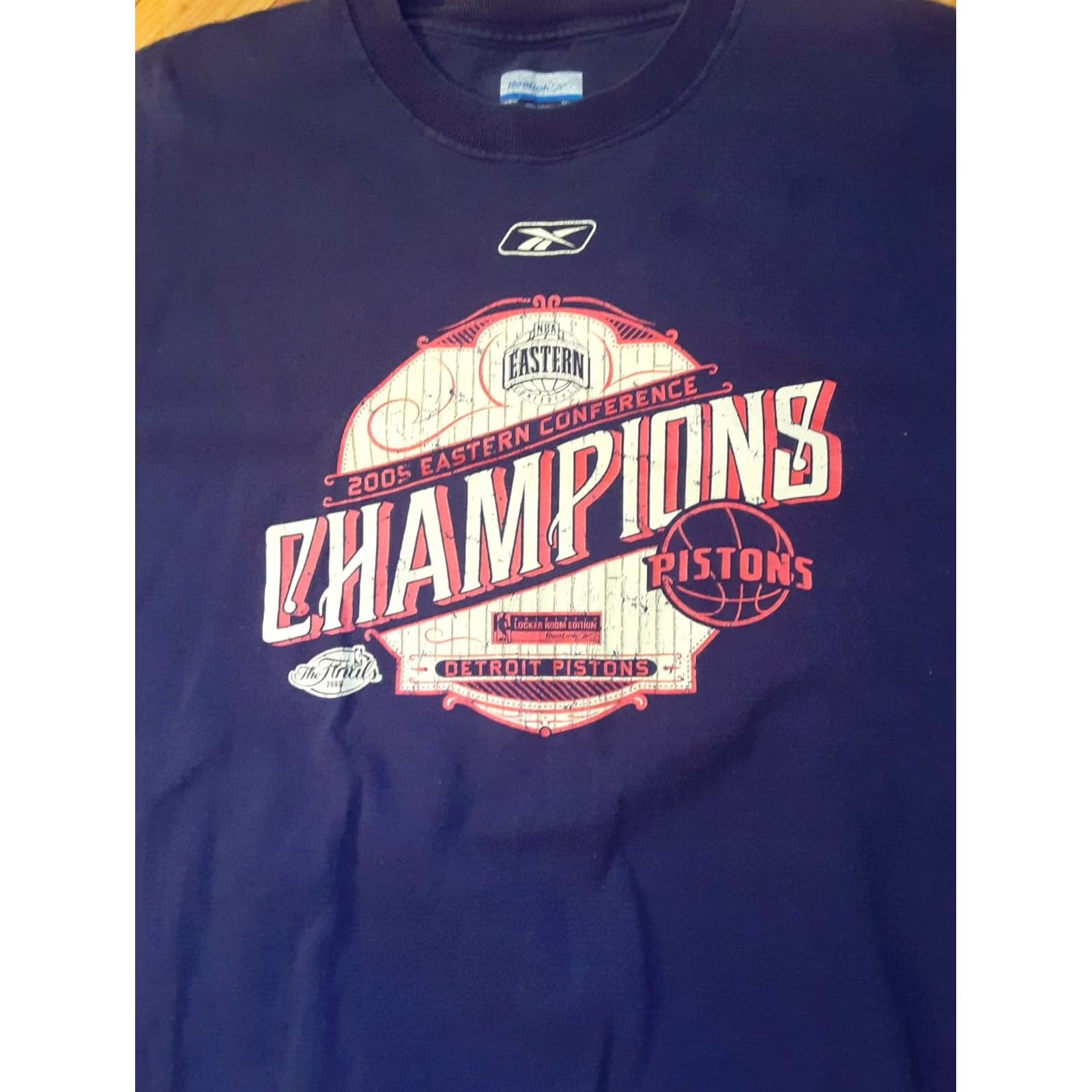 Reebok VINTAGE Detroit Pistons 2005 Champs Reebok Locker Room Edition T-Shirt Medium Red Mens Size US M / EU 48-50 / 2 - 2 Thumbnail