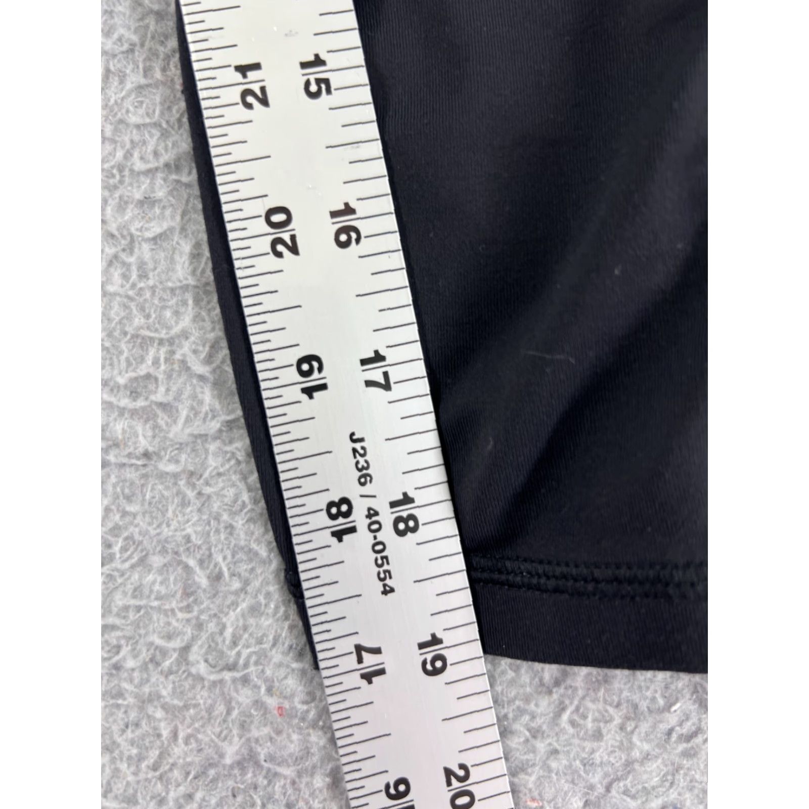 Lululemon Lululemon Leggings Capri Womens 6 Black Green Pockets Zip Pockets Slim Skinny Yoga Activewear 19in Inseam Size 28" / US 6 / IT 42 - 6 Thumbnail