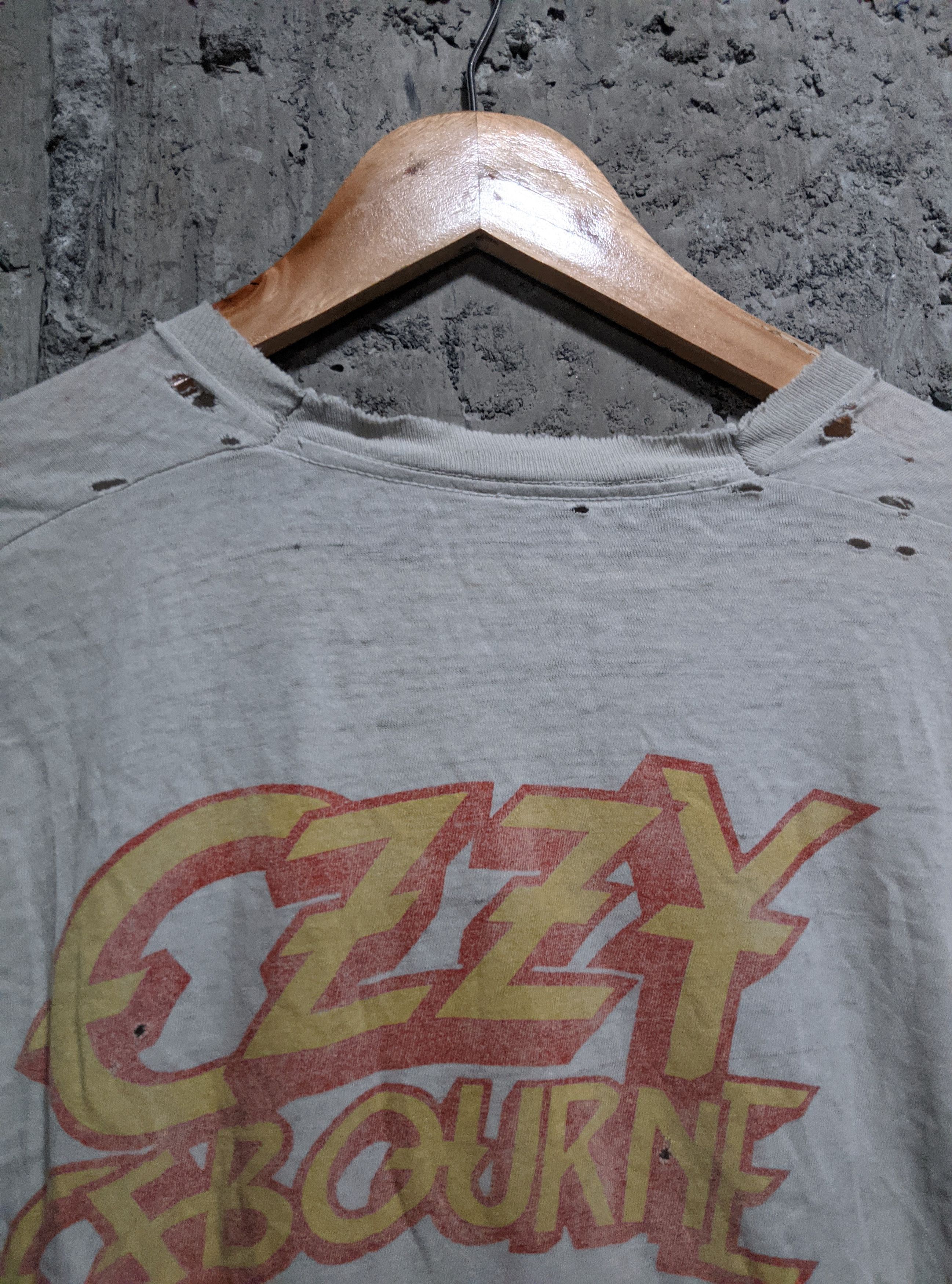Band Tees Vintage 1986 very thrashed ozzy Osbourne últimate tour t Size US M / EU 48-50 / 2 - 6 Thumbnail