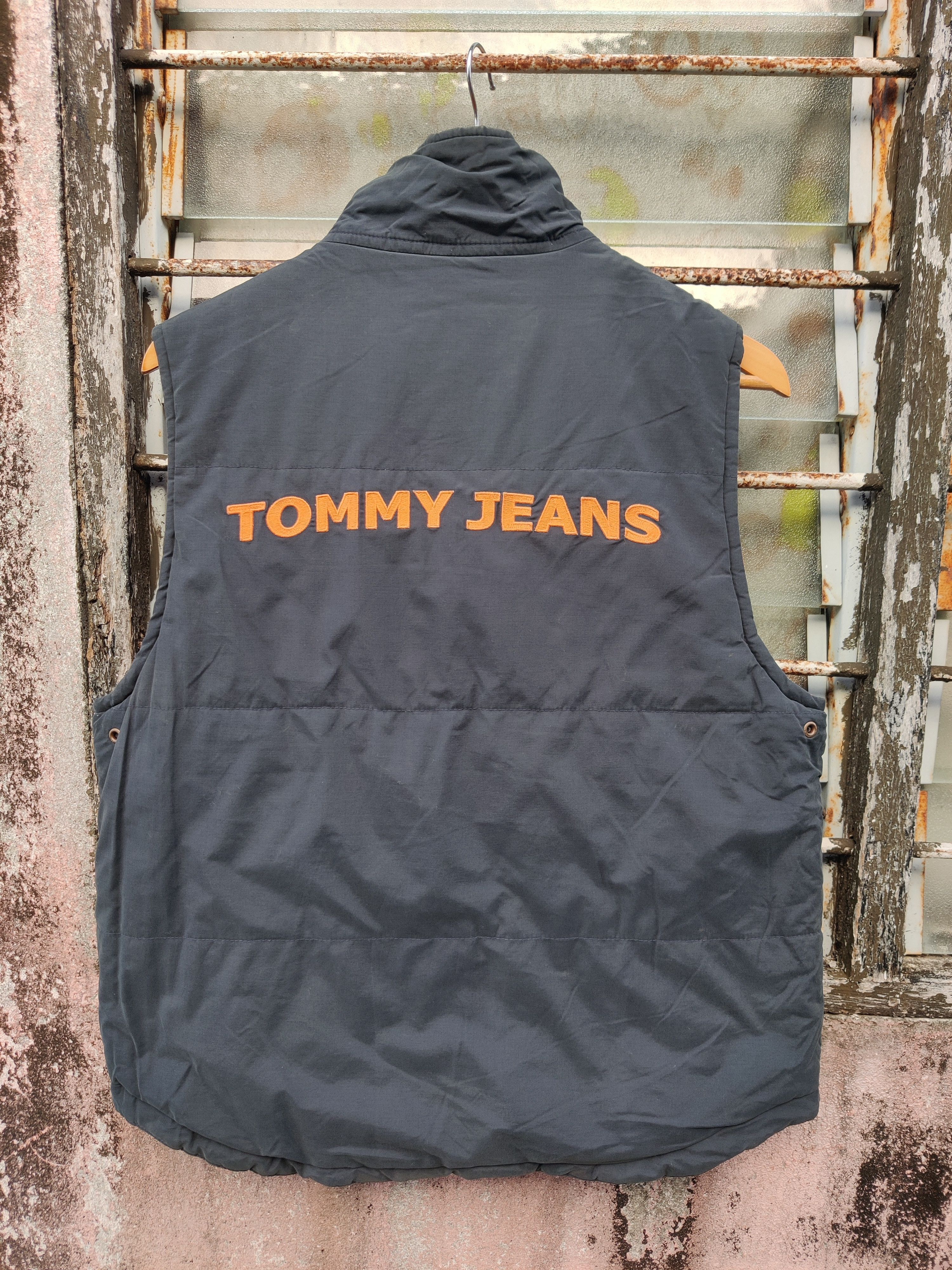 Tommy Hilfiger Vintage Reversible Tommy Hilfiger Jeans Vest Puffer Jacket Size US M / EU 48-50 / 2 - 3 Thumbnail