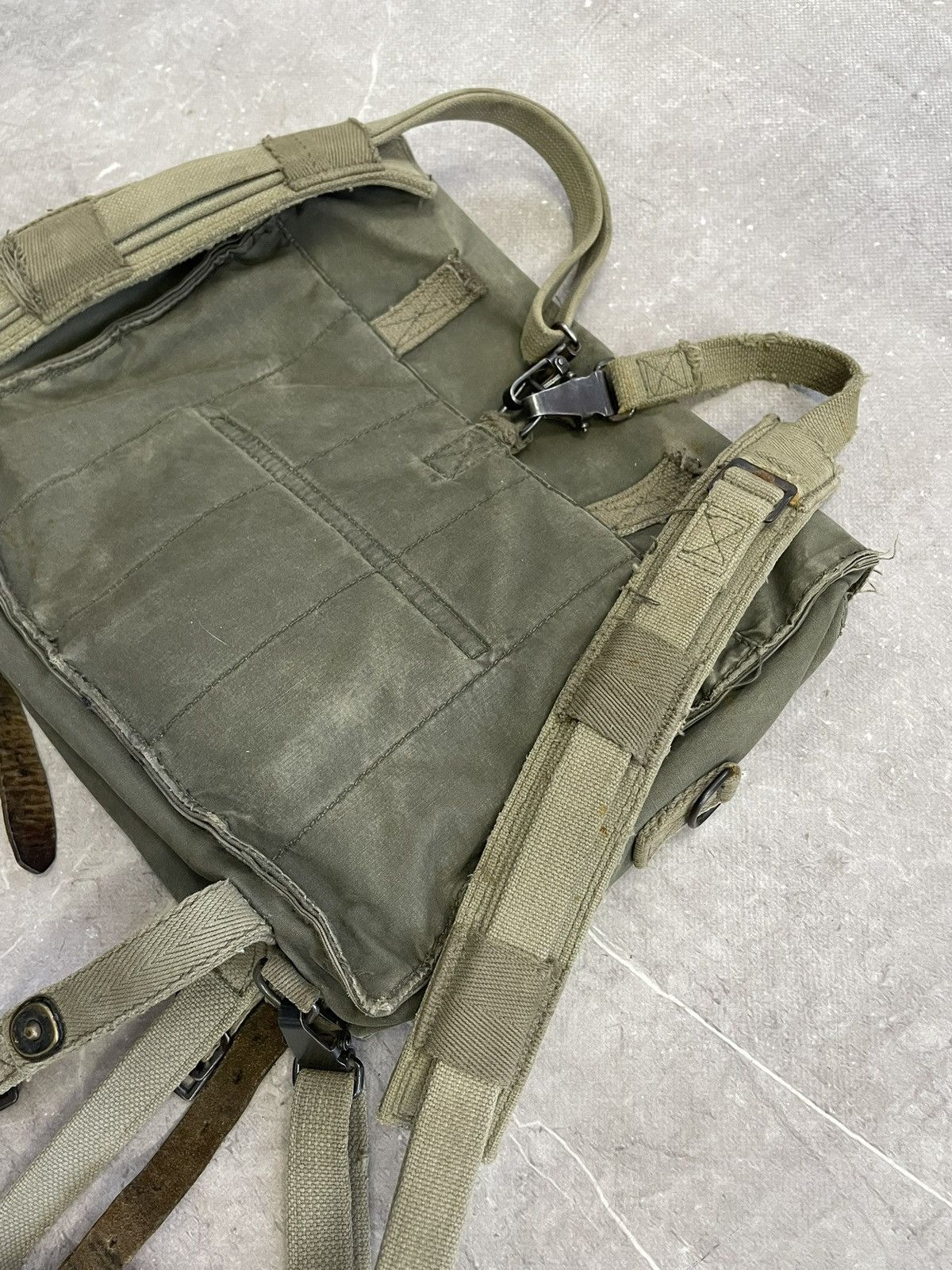 Japanese Brand Vintage military green canvas bag utilitarian army style Size ONE SIZE - 9 Thumbnail