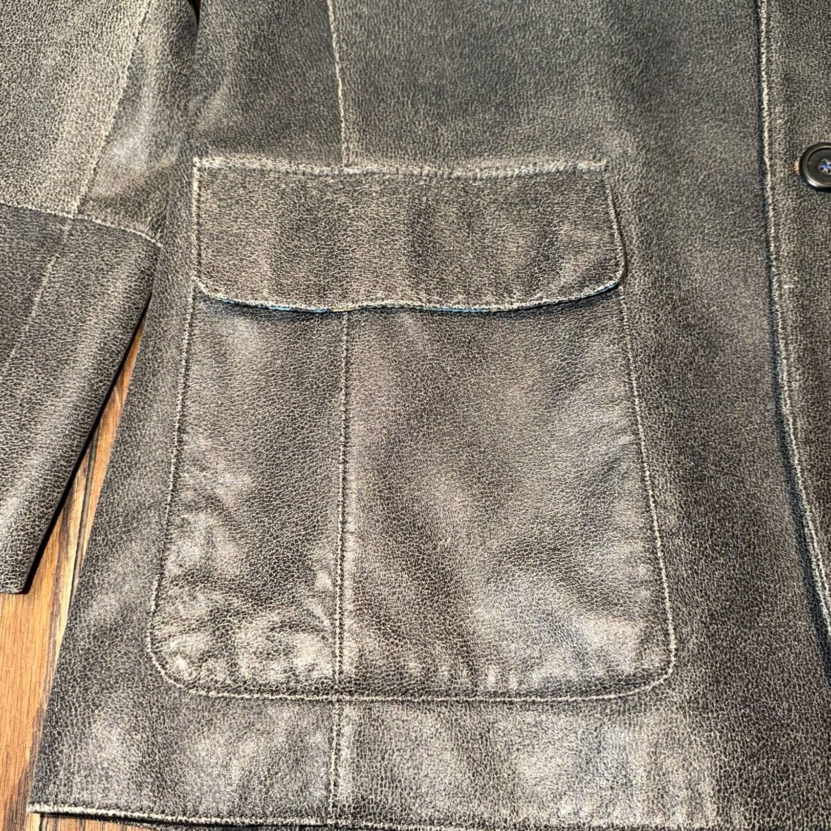 Robert Graham Robert Graham Gray Leather Jacket Men’s 42/52 Lined Casual Jacket Mens Regular Size 42/52 Gray Leather Button Logo Vintage No Size US XS / EU 42 / 0 - 2 Thumbnail