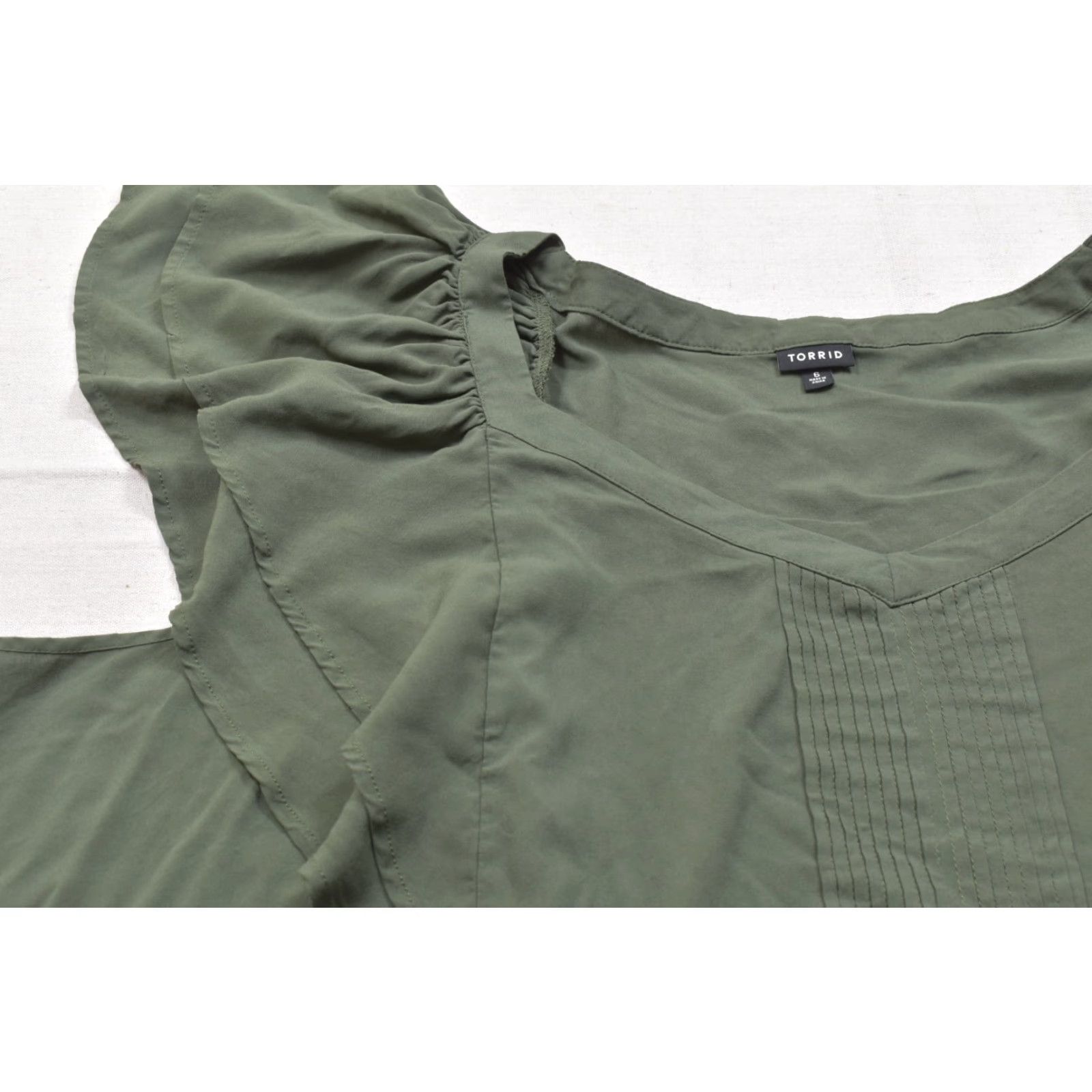 Torrid Torrid Blouse Women Plus Size 6 Olive Green Rayon Flutter Sleeve Peplum V-Neck Pullover Short Sleeve Casual Spring Summer Fall Size M / US 6-8 / IT 42-44 - 6 Thumbnail