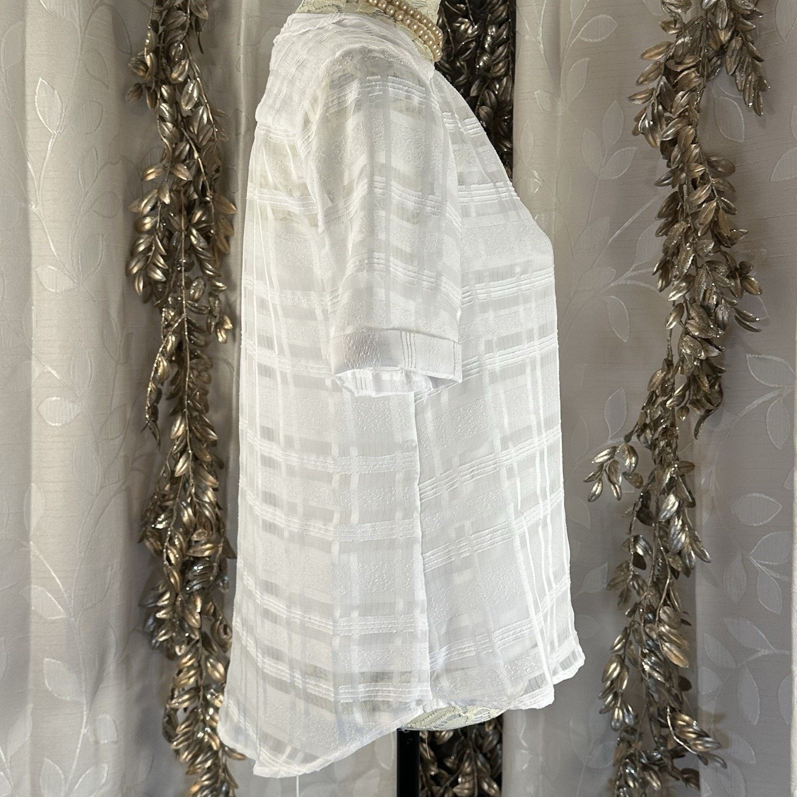 Alfani Alfani Petite Sheer White Blouse PS V-Neck Texture Size S / US 4 / IT 40 - 2 Thumbnail