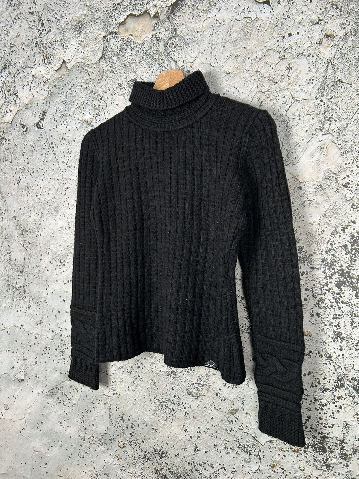 Versace Jeans Couture Vintage VJC Versace Jeans Couture Black Sweater Knit 90s Size M / US 6-8 / IT 42-44 - 2 Thumbnail
