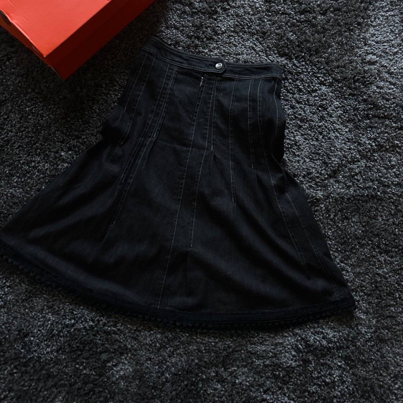 image of Max Mara Skirt Vintage in Black, Women's (Size 28)
