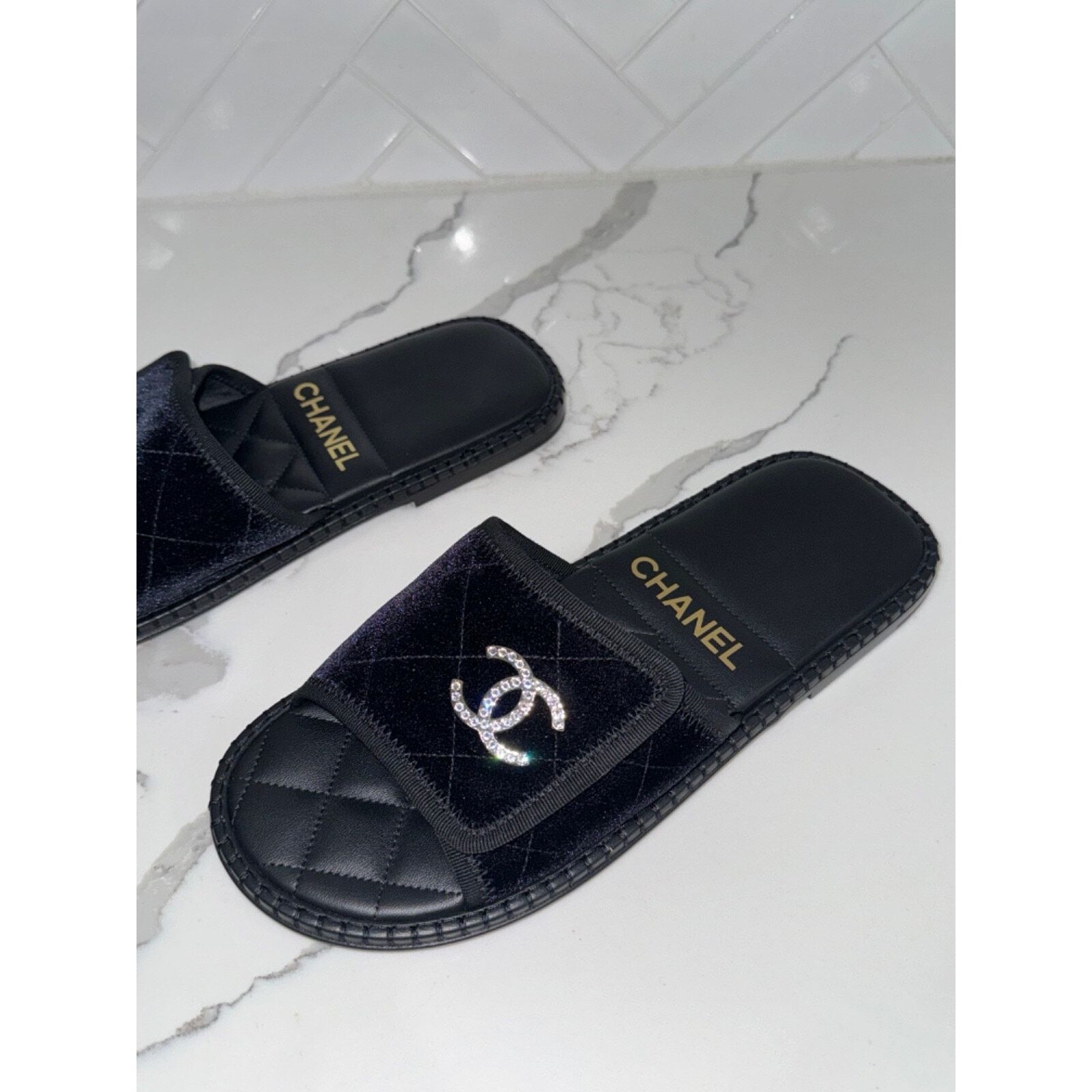 Chanel Chanel 23M Black Velvet Crystal CC Logo Hotel Mule Slide Size US 10 / IT 40 - 22 Thumbnail
