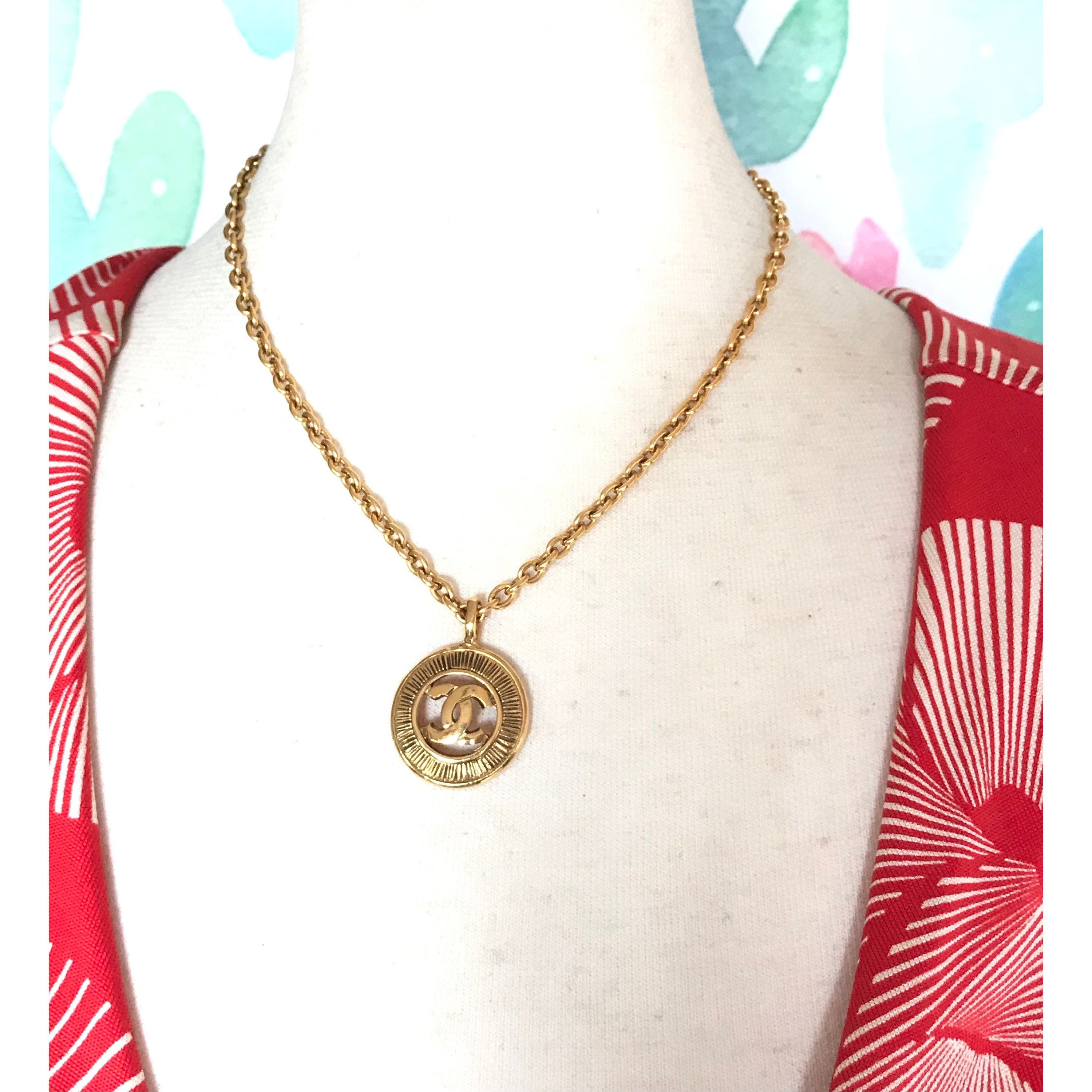 Chanel MINT. Vintage CHANEL chain necklace with a cutout cc top Size ONE SIZE - 2 Thumbnail