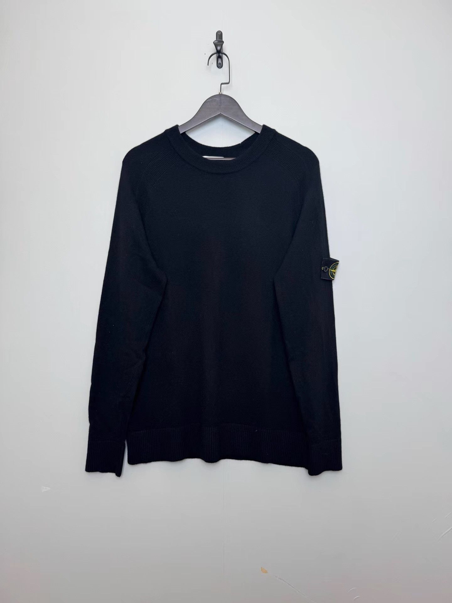Stone Island Stone Island Black Classic Badge Crew Sweatshirt K36 Size US XL / EU 56 / 4 - 1 Thumbnail