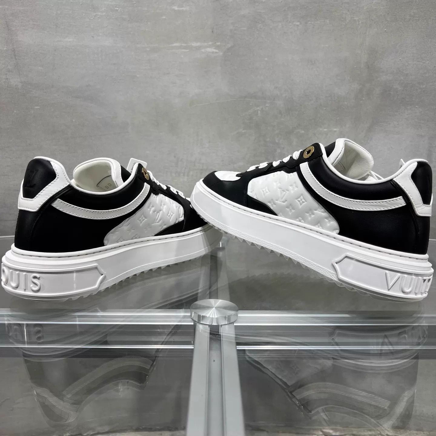 Louis Vuitton LV Time Out Black/White Monogram Embossed 36.5 (UK2.5) Size US 6 / IT 36 - 5 Thumbnail