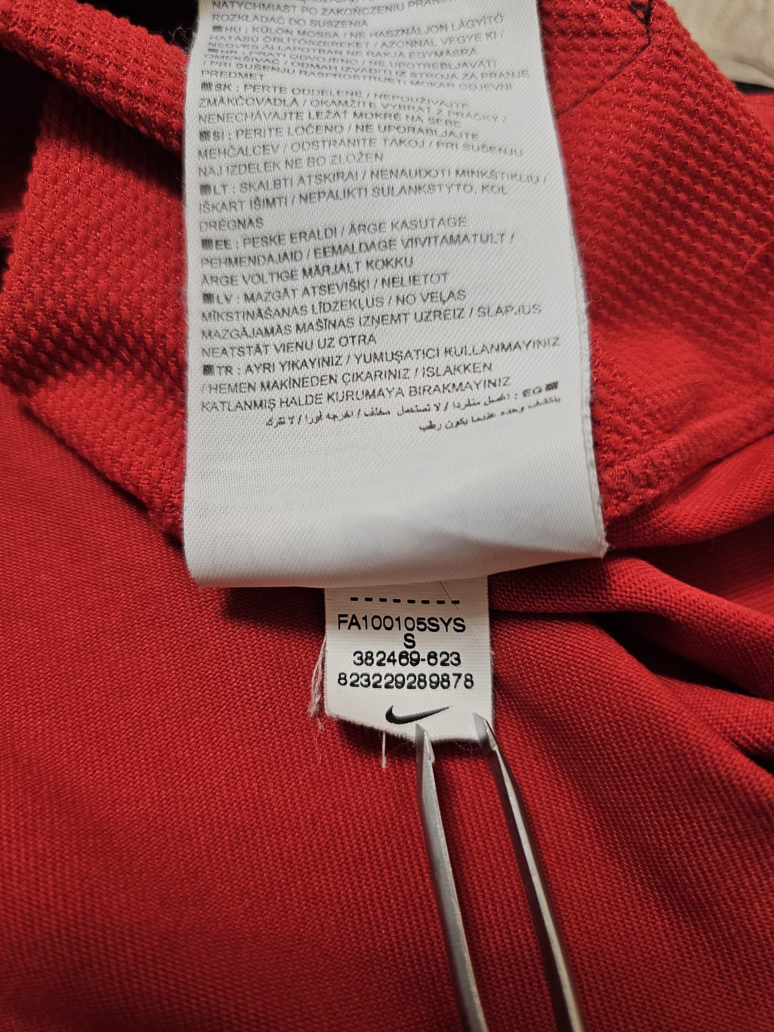 Nike MANCHESTER UNITED 2010 2011 HOME FOOTBALL SOCCER JERSEY Size US S / EU 44-46 / 1 - 16 Thumbnail