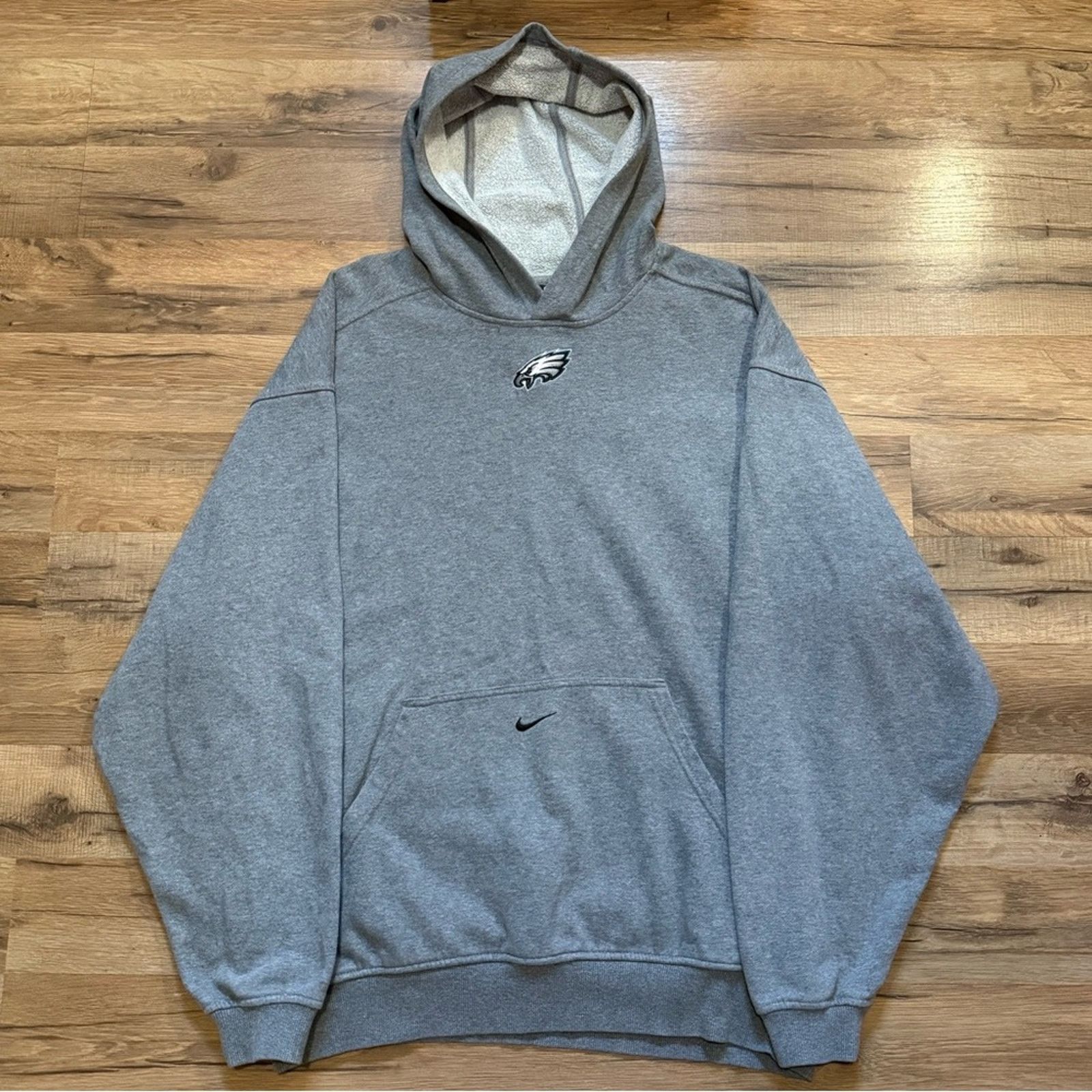 Nike 2010 Nike Eagles Center Swoosh Hoodie Size US L / EU 52-54 / 3 - 1 Thumbnail