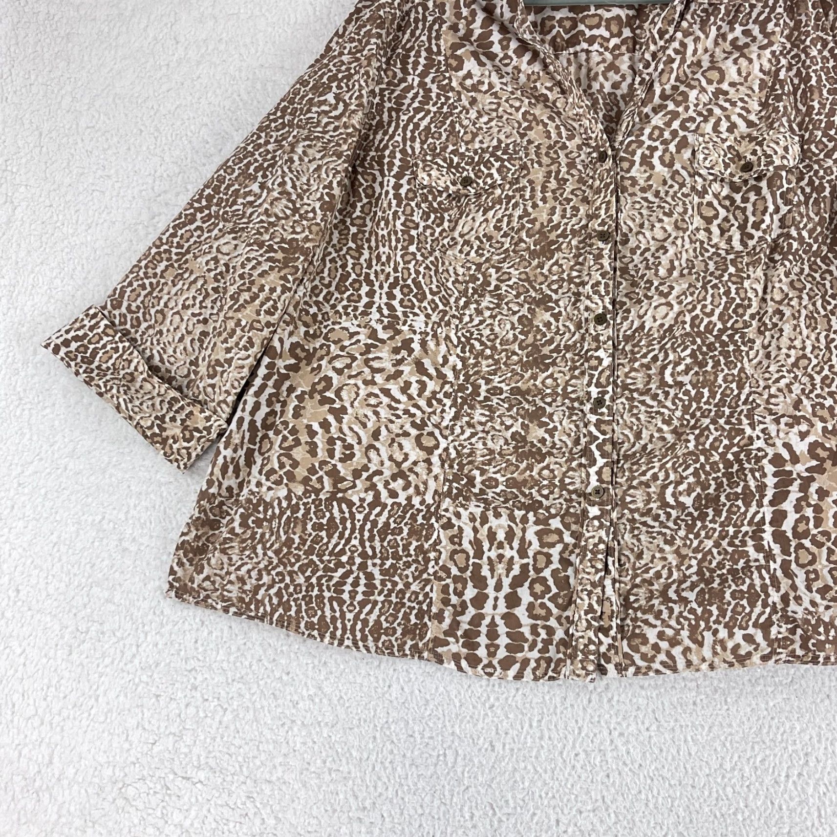 Vintage Foxcroft Button-Up Shirt Women Brown Animal Print 26W 3/4 Sleeve Fitted Button-Up Shirt Womens 26W Brown Animal Print Size 4XL / US 24-26 - 5 Thumbnail