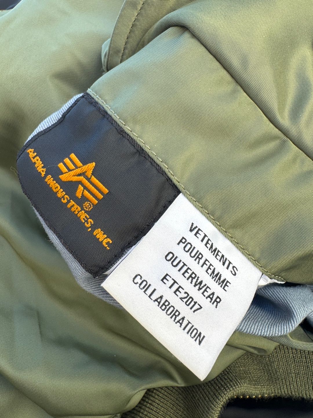 Alpha Industries × Vetements Vetements fw16 Demna Reversible Bomber MA-1 2017 Size US S / EU 44-46 / 1 - 11 Thumbnail