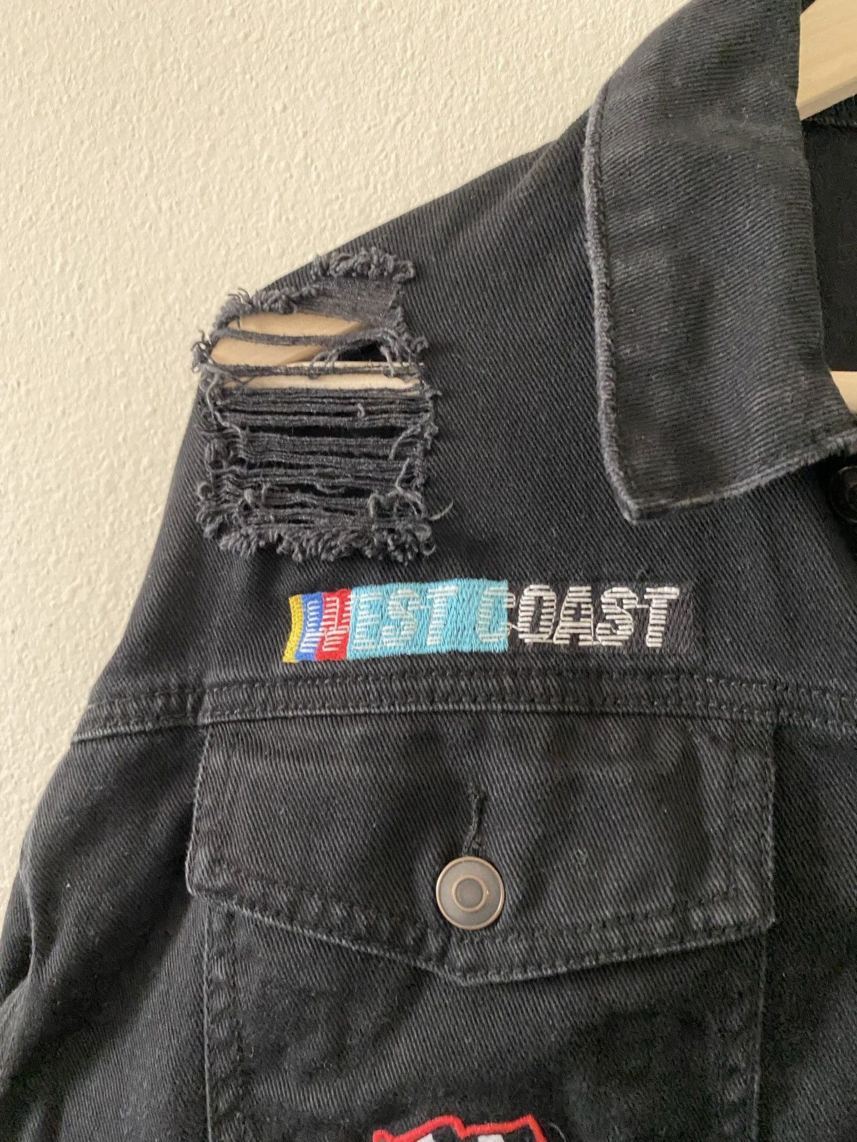 Forever 21 Forever 21 Multi-Patch and Embroidered Denim Jacket Size US XL / EU 56 / 4 - 6 Thumbnail
