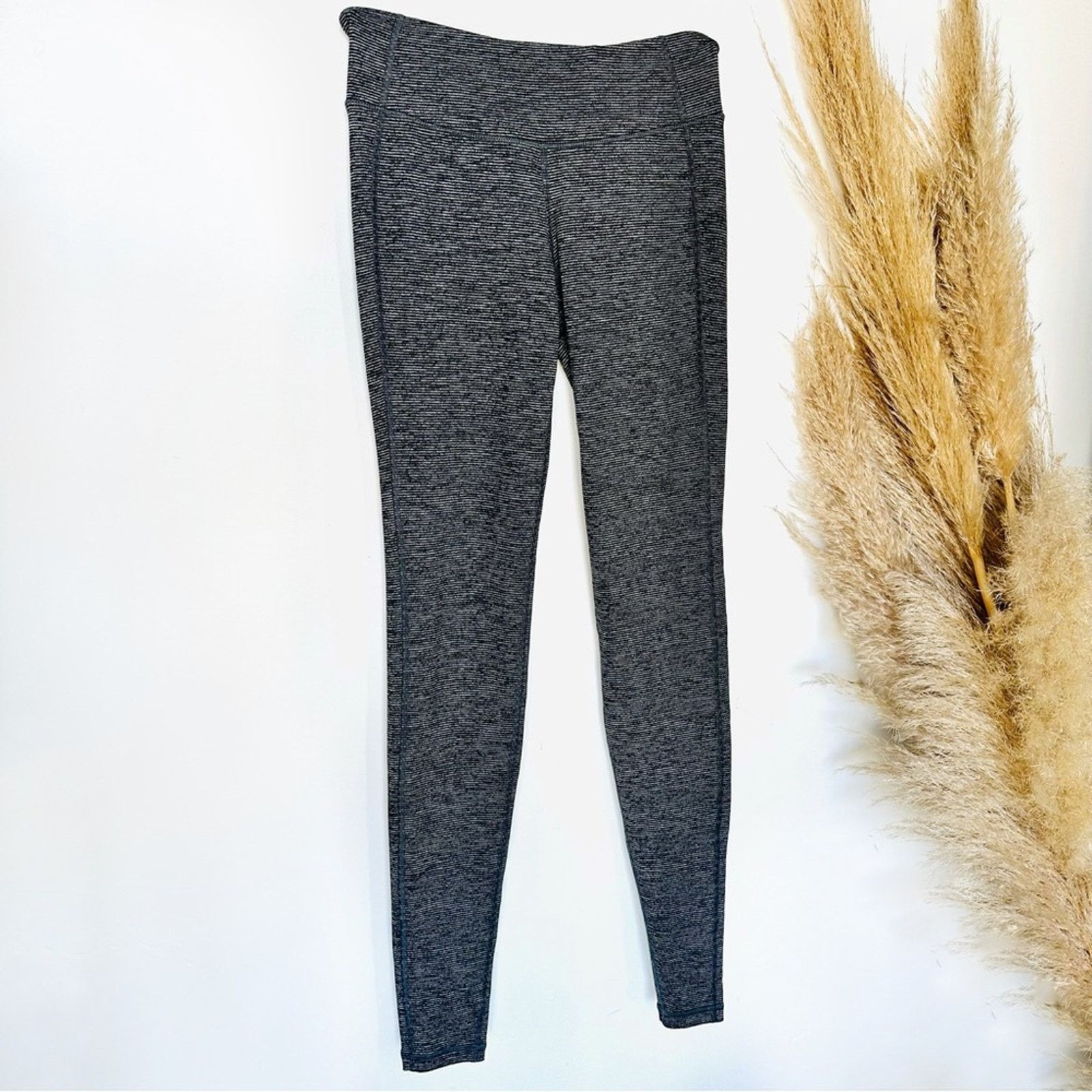 Old Navy 2 OLD NAVY Grey Black Stripe Geometric High Rise Leggings Size 27" / US 4 / IT 40 - 12 Thumbnail