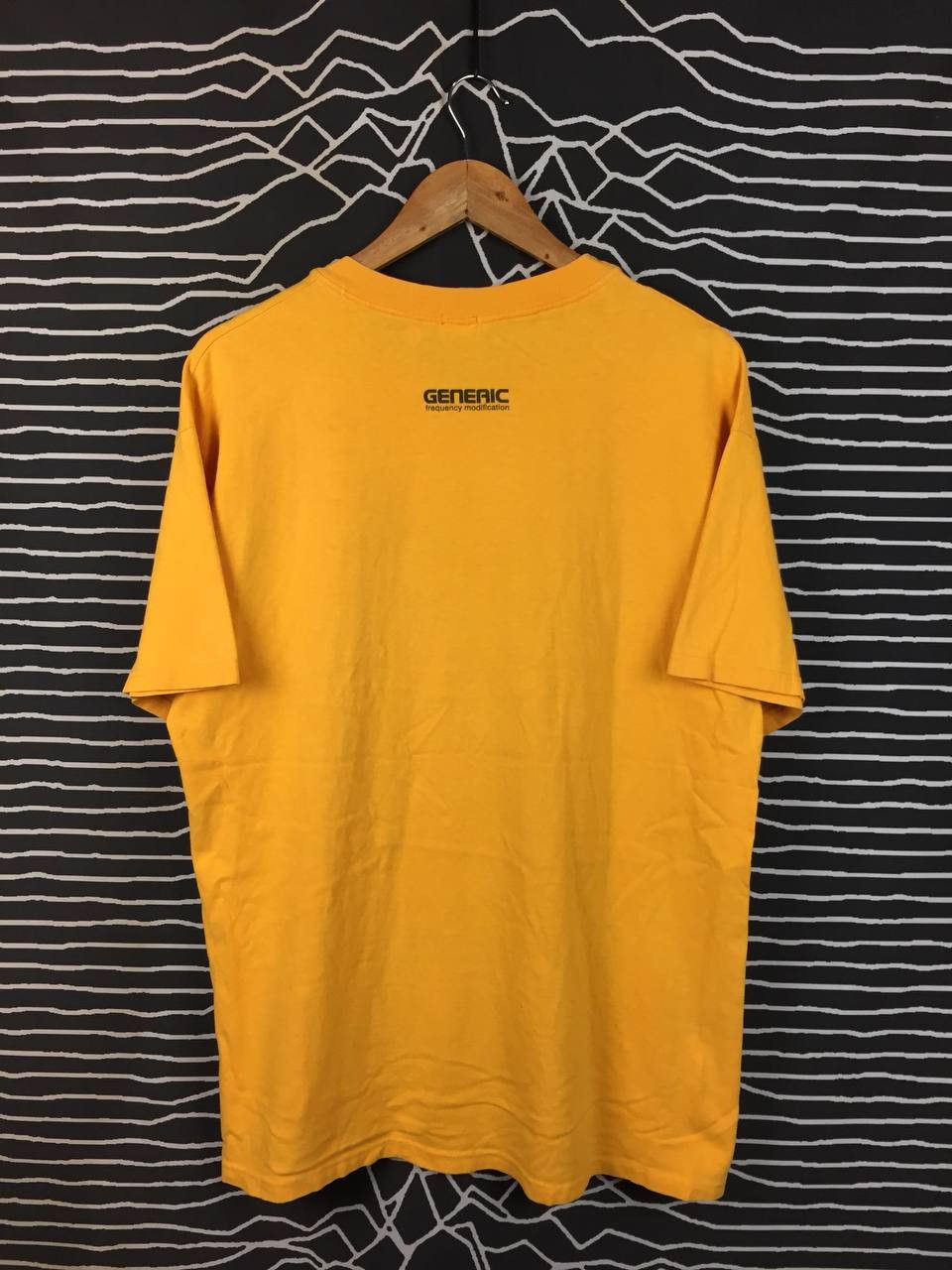 Vintage Vtg Generic Costume GNRC 73.8 FM Graphic Made in USA Tee Size US L / EU 52-54 / 3 - 7 Thumbnail